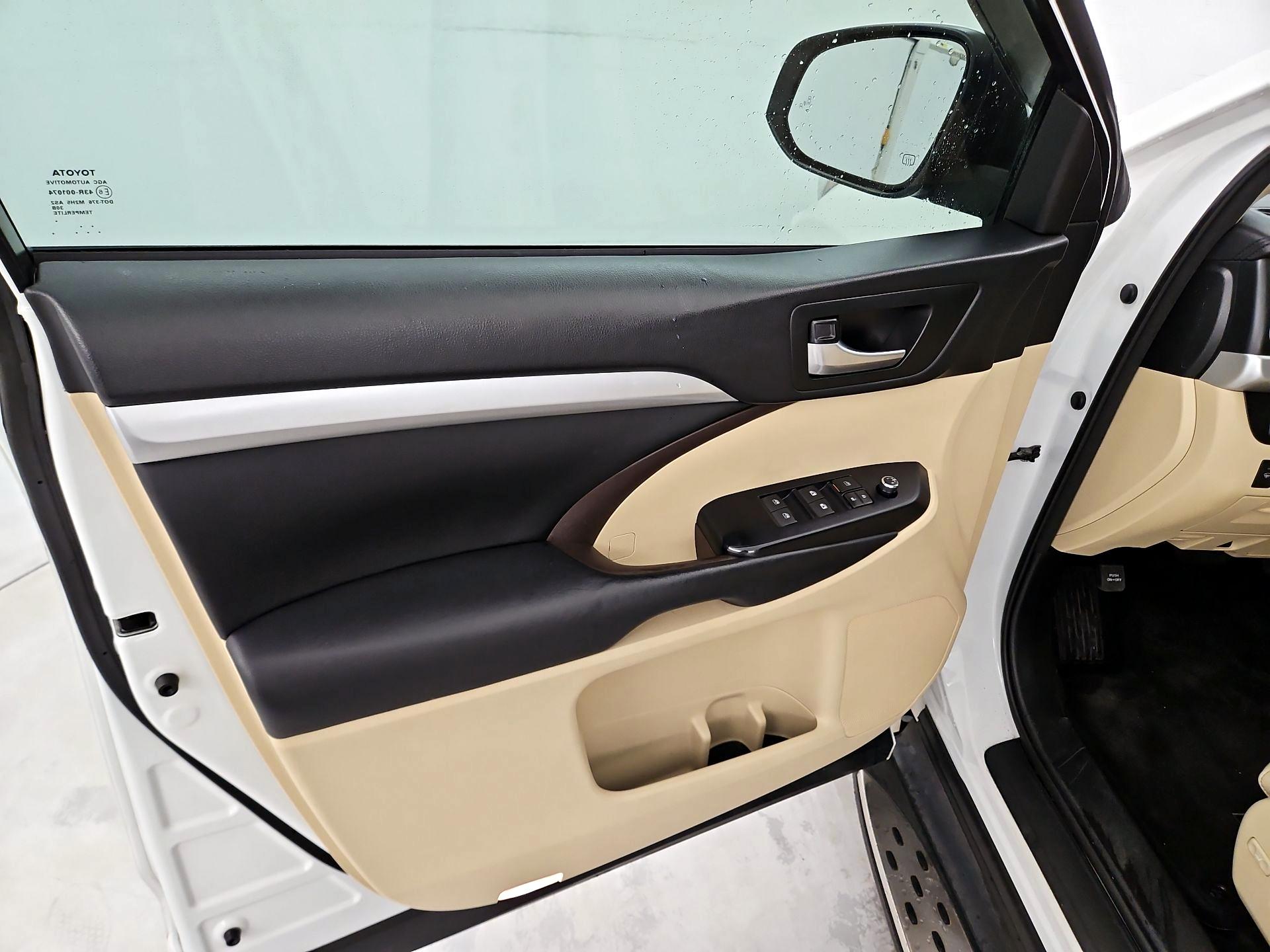 Thumbnail: 2018 Toyota Highlander - 12