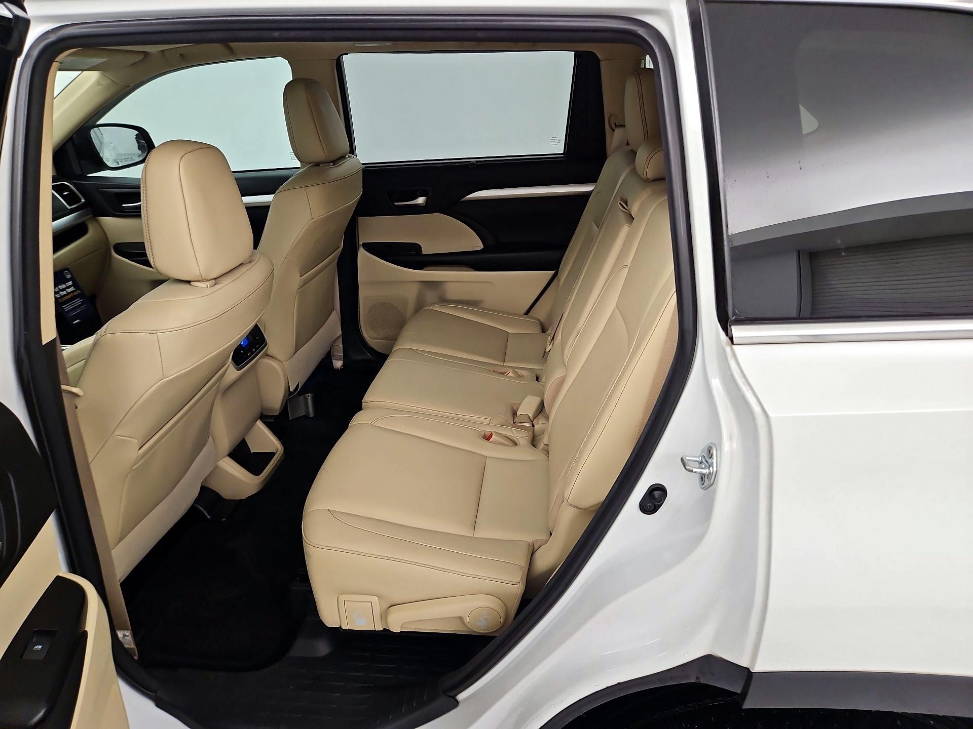 Thumbnail: 2018 Toyota Highlander - 20