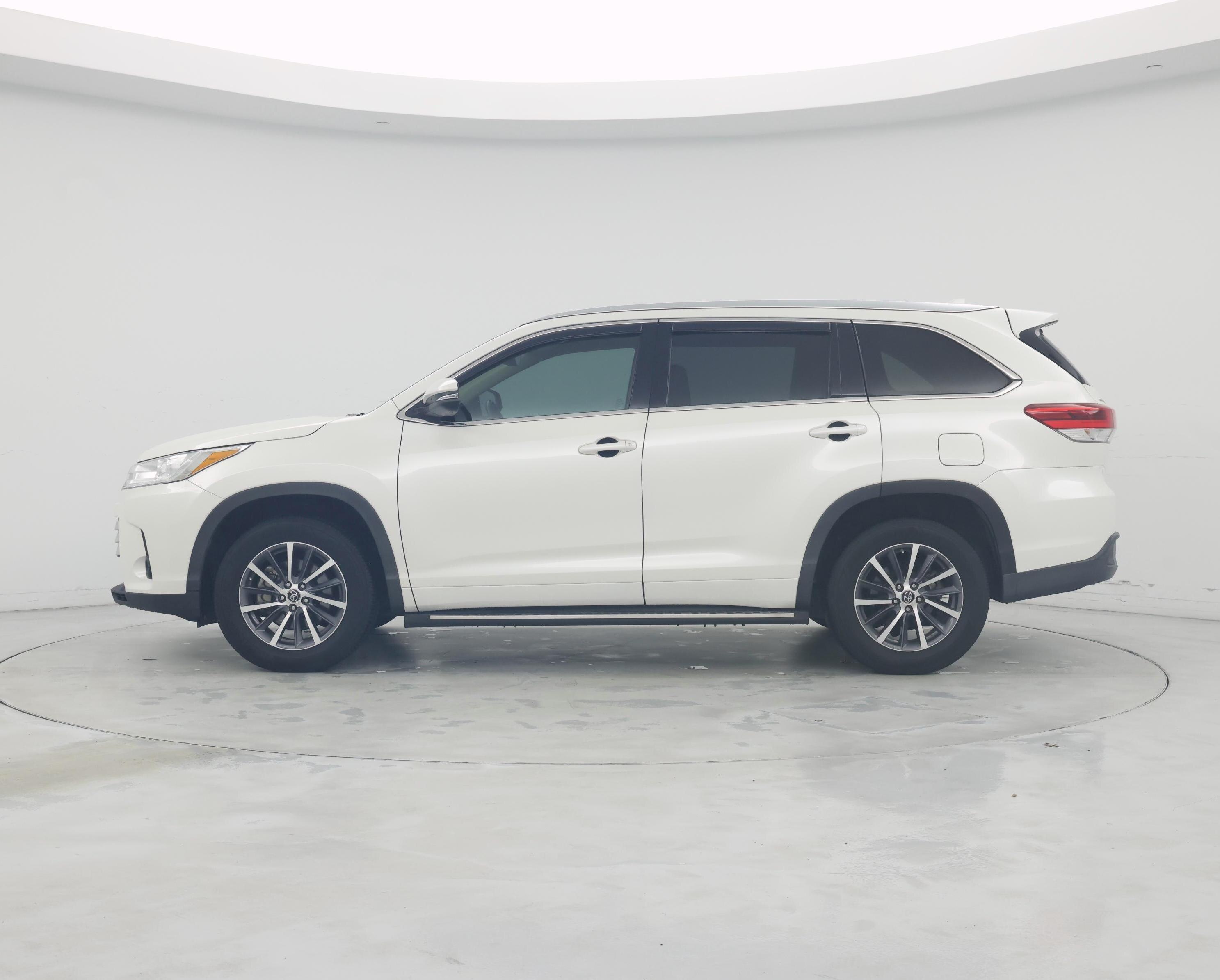 Thumbnail: 2018 Toyota Highlander - 3