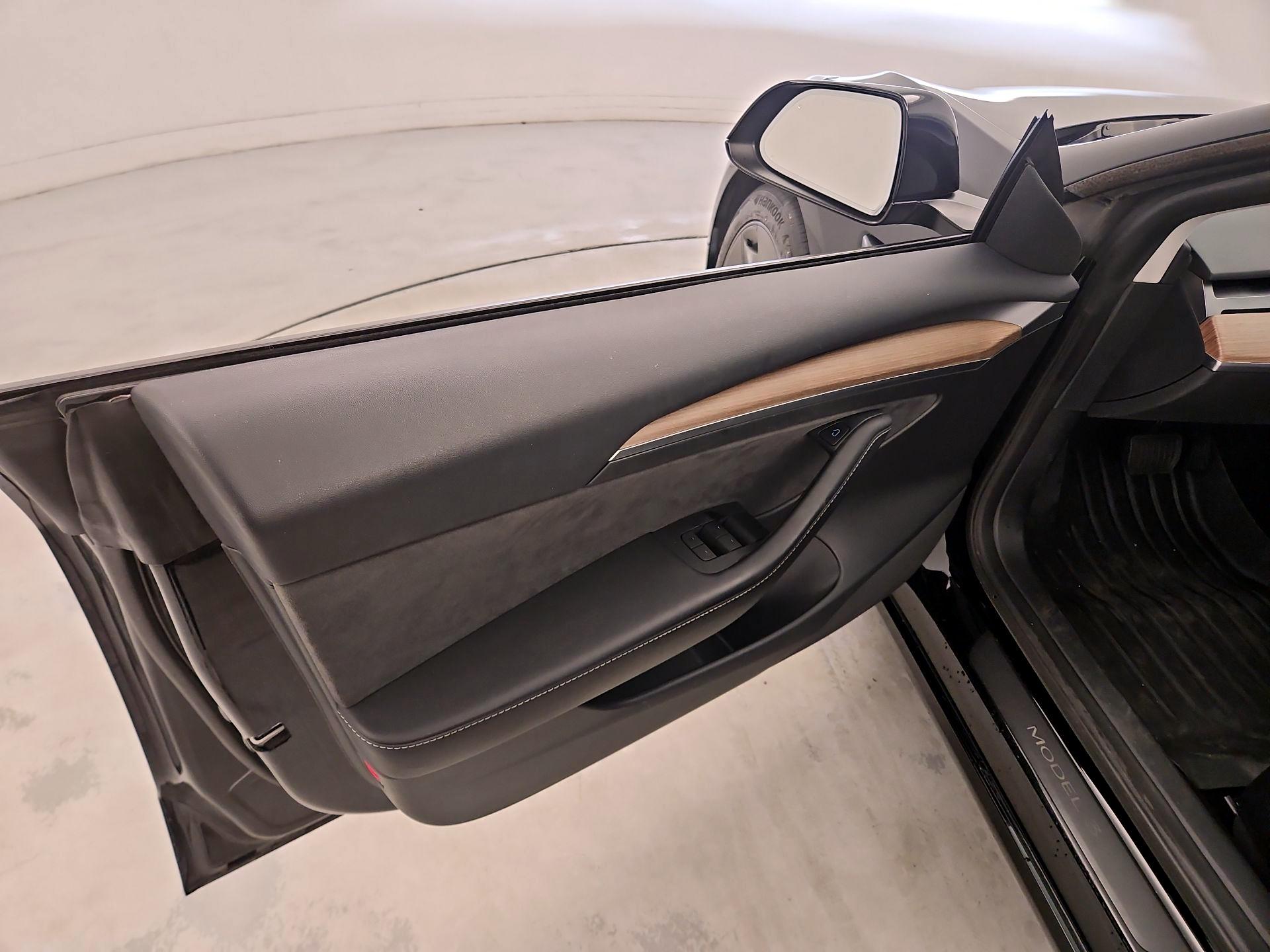 Thumbnail: 2023 Tesla Model 3 - 12