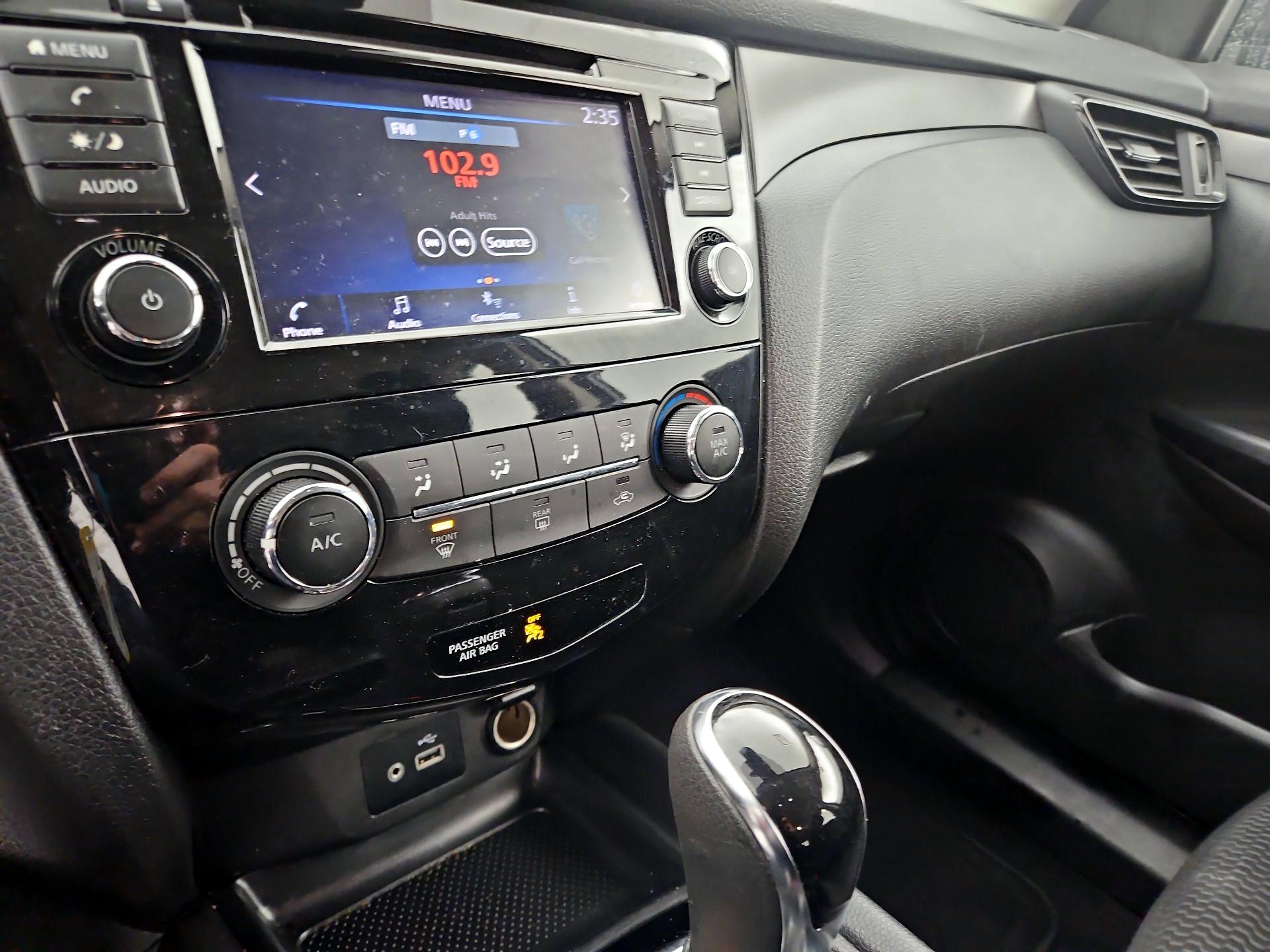 Thumbnail: 2020 Nissan Rogue Sport - 16