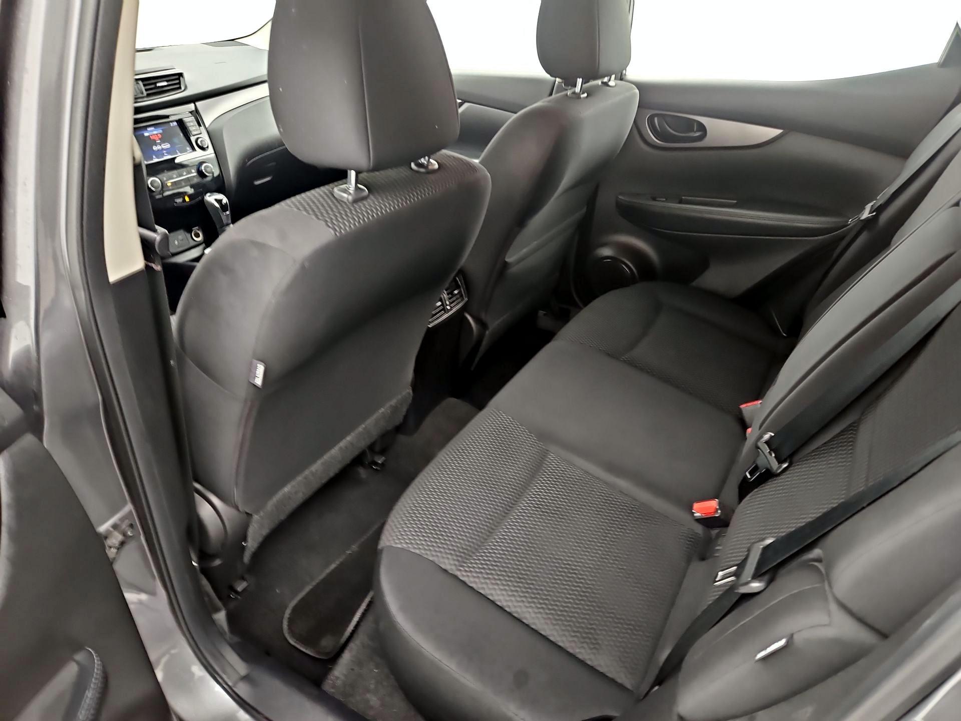 Thumbnail: 2020 Nissan Rogue Sport - 19