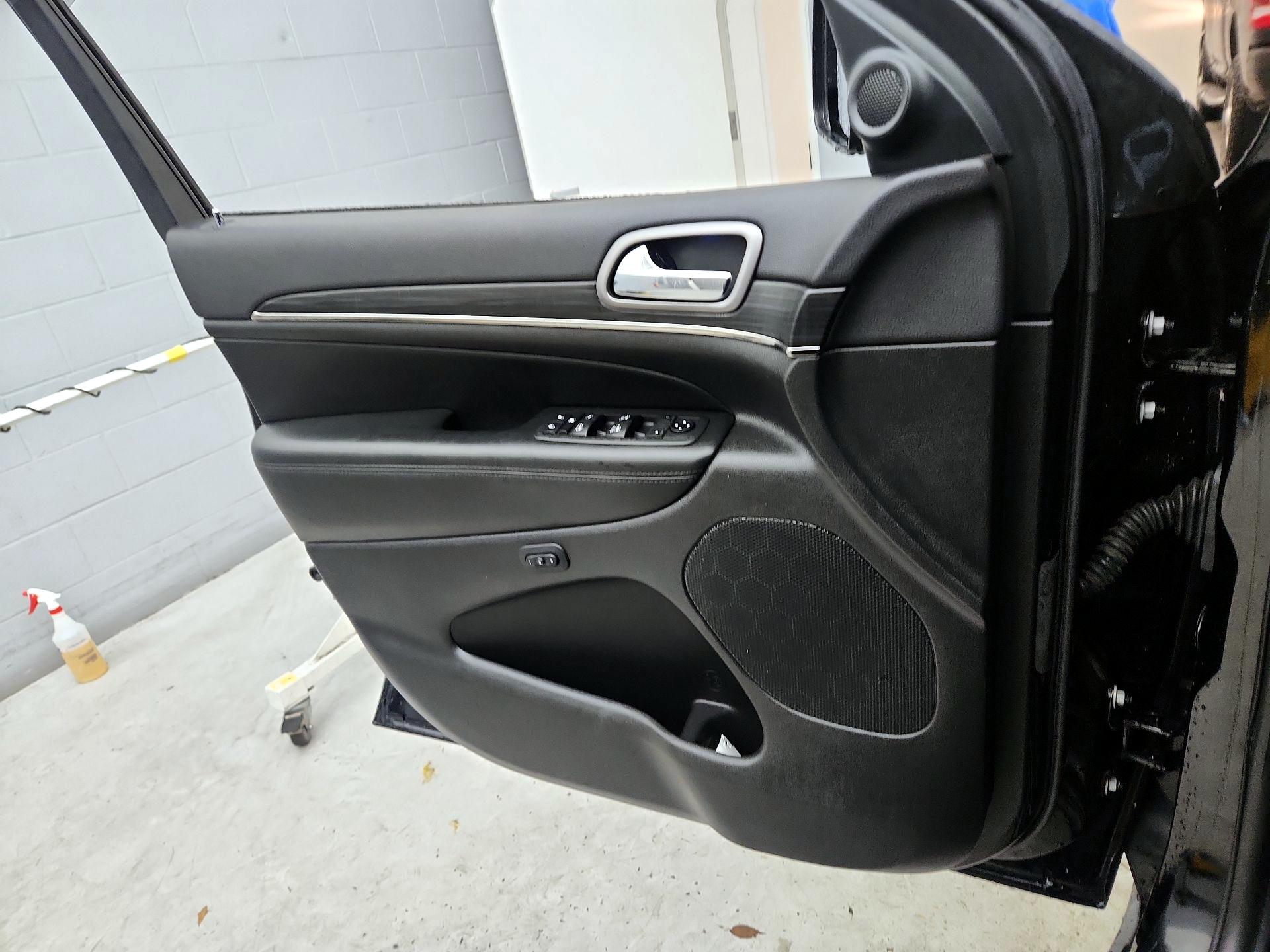 Thumbnail: 2019 Jeep Grand Cherokee - 12