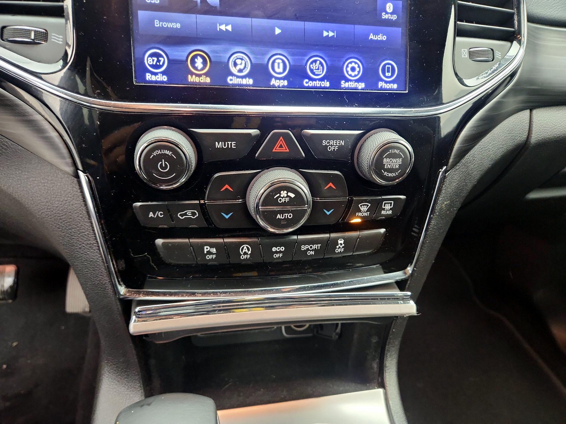 Thumbnail: 2019 Jeep Grand Cherokee - 16