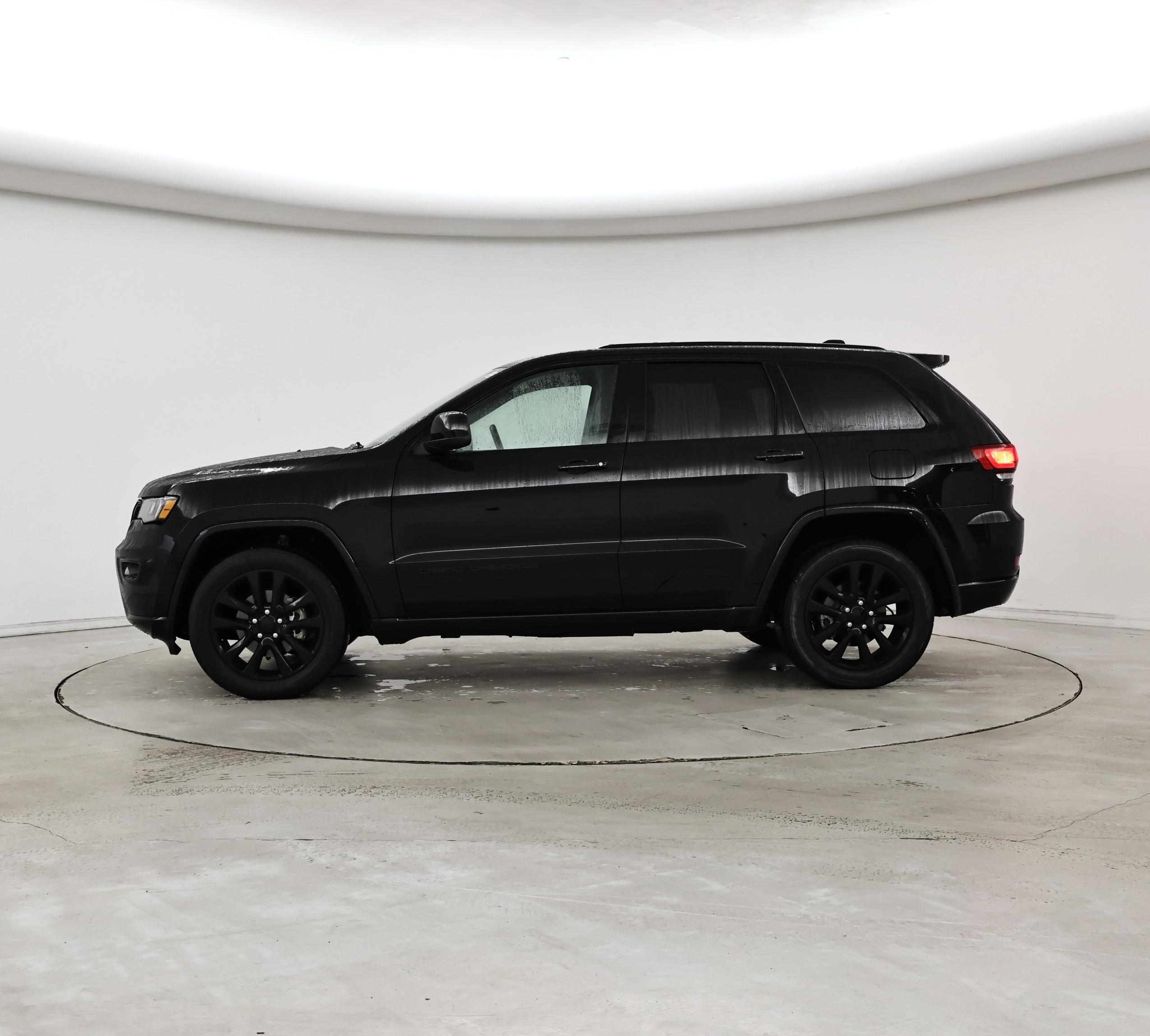 Thumbnail: 2019 Jeep Grand Cherokee - 3