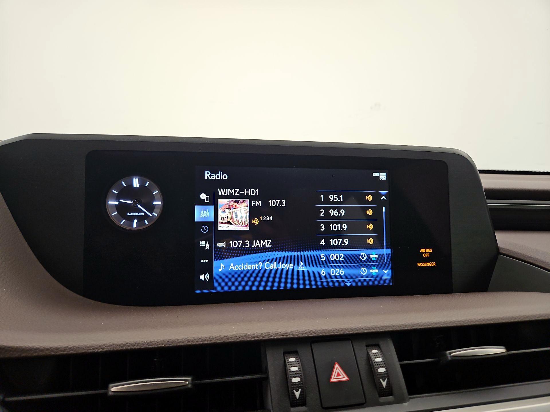 Thumbnail: 2021 Lexus ES - 15