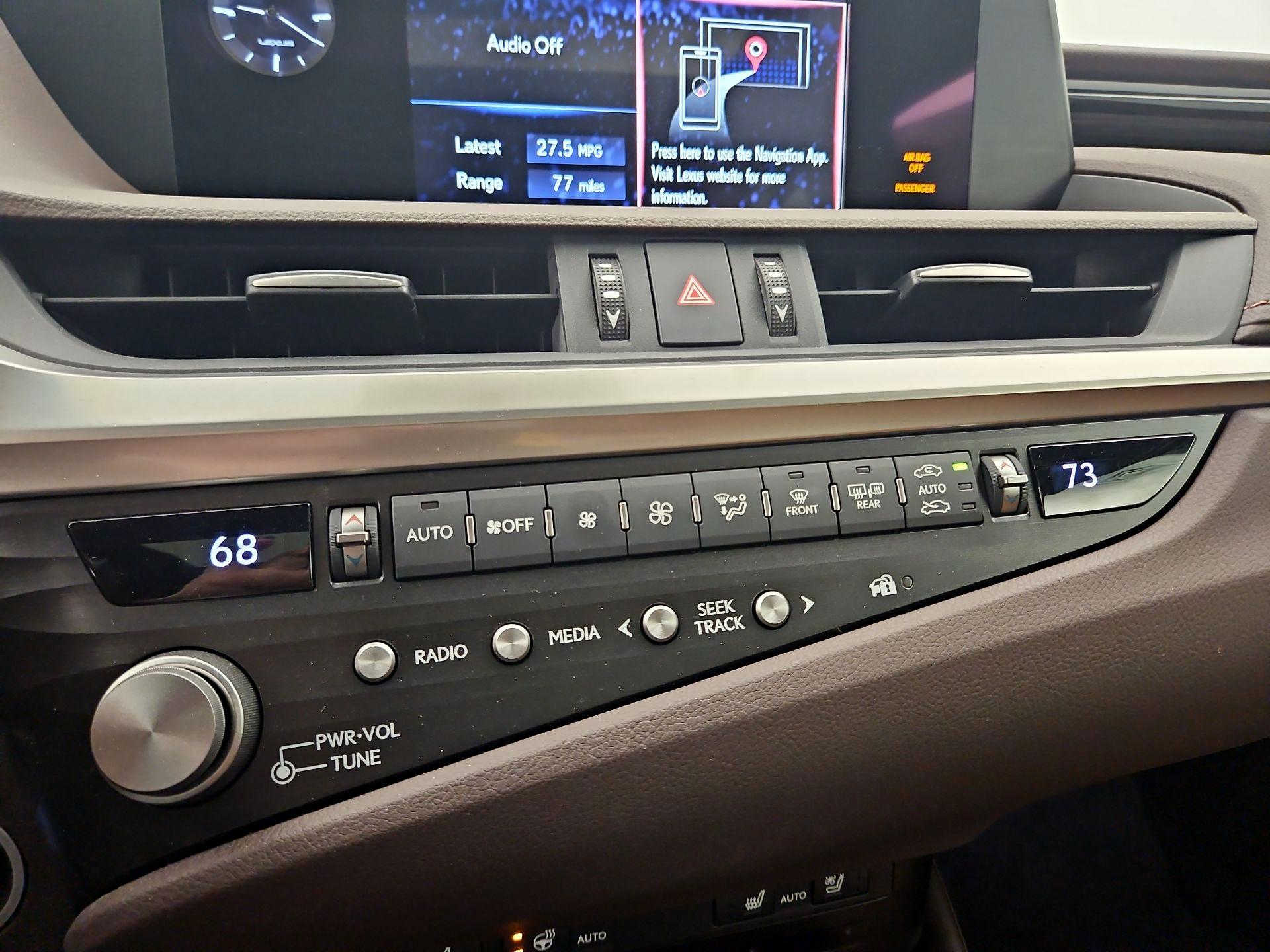 Thumbnail: 2021 Lexus ES - 16