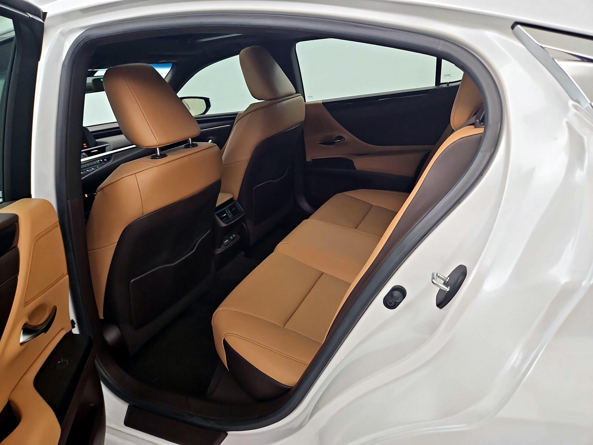 Thumbnail: 2021 Lexus ES - 20