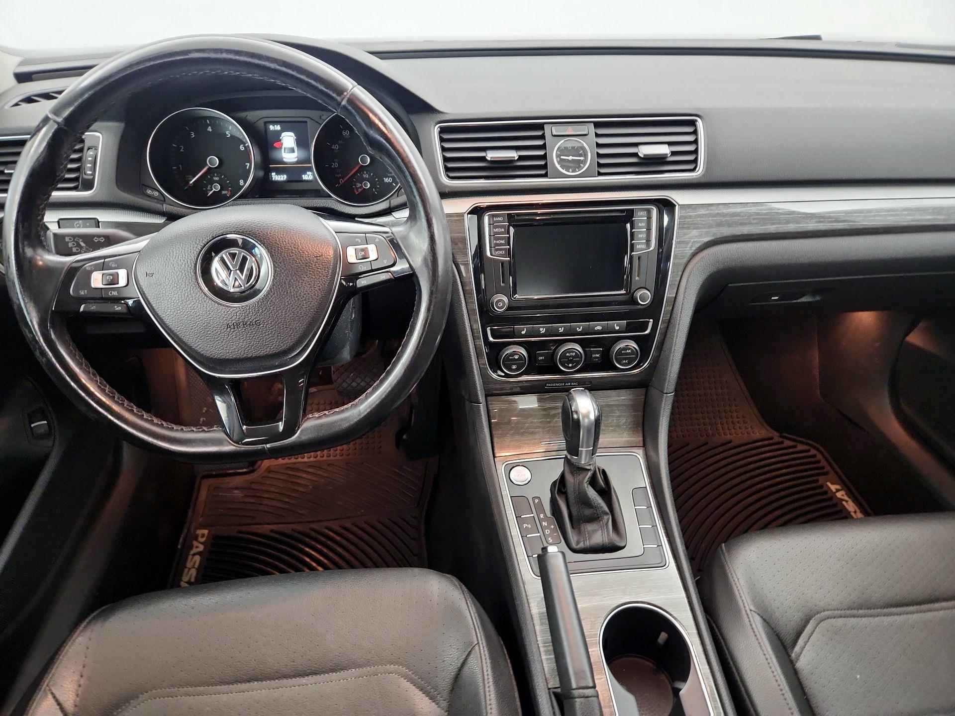 Thumbnail: 2017 Volkswagen Passat - 9