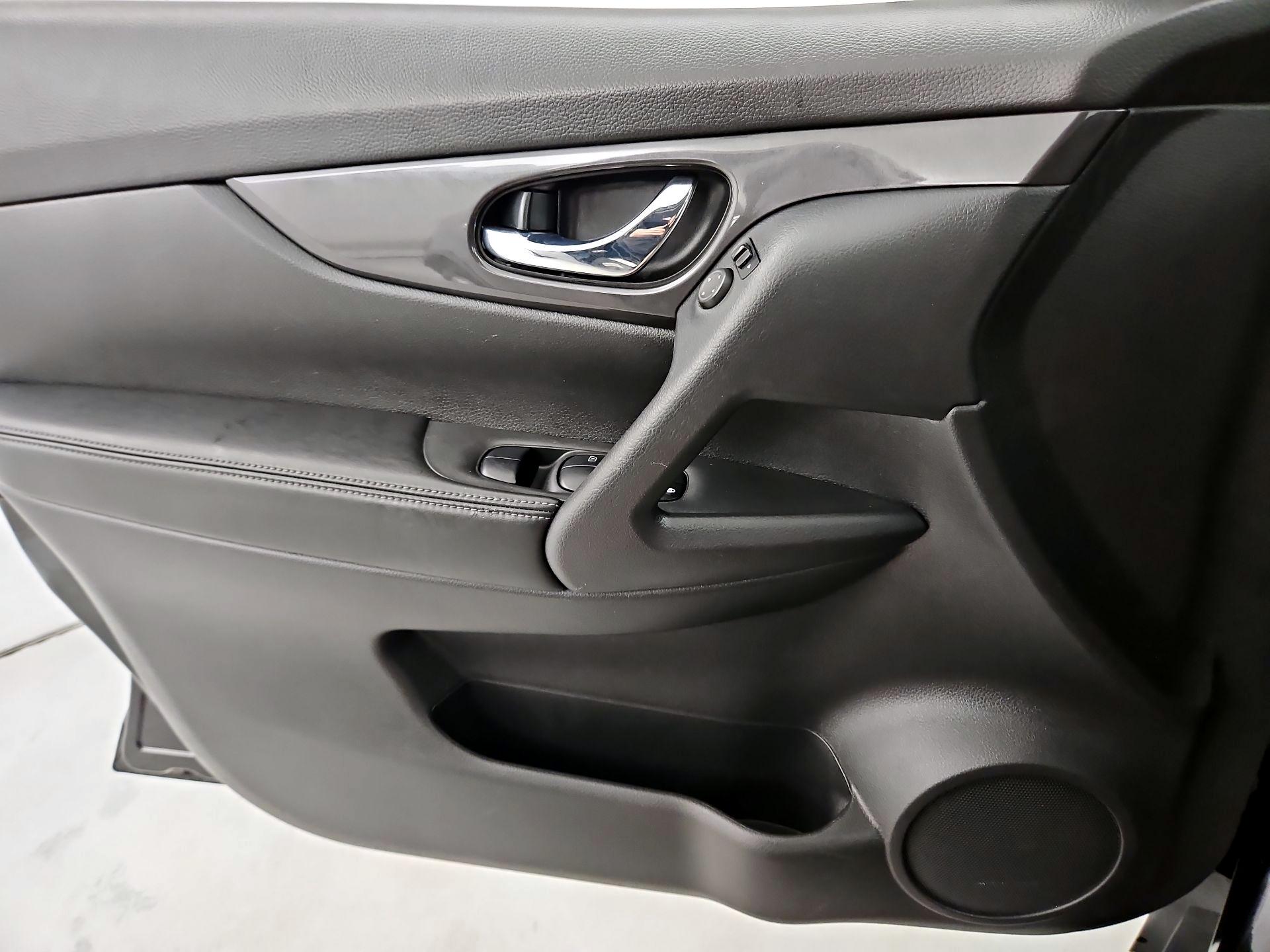 Thumbnail: 2020 Nissan Rogue - 12