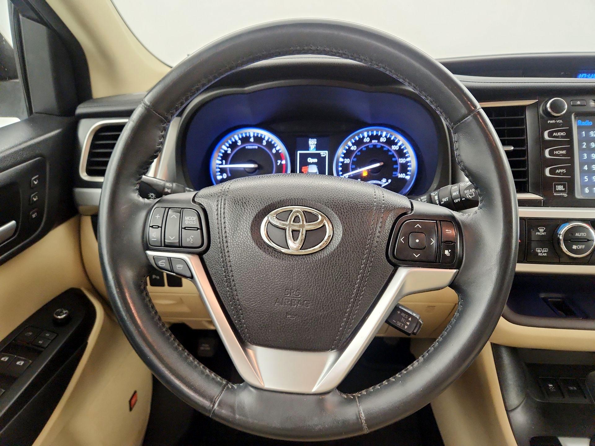 Thumbnail: 2016 Toyota Highlander - 10