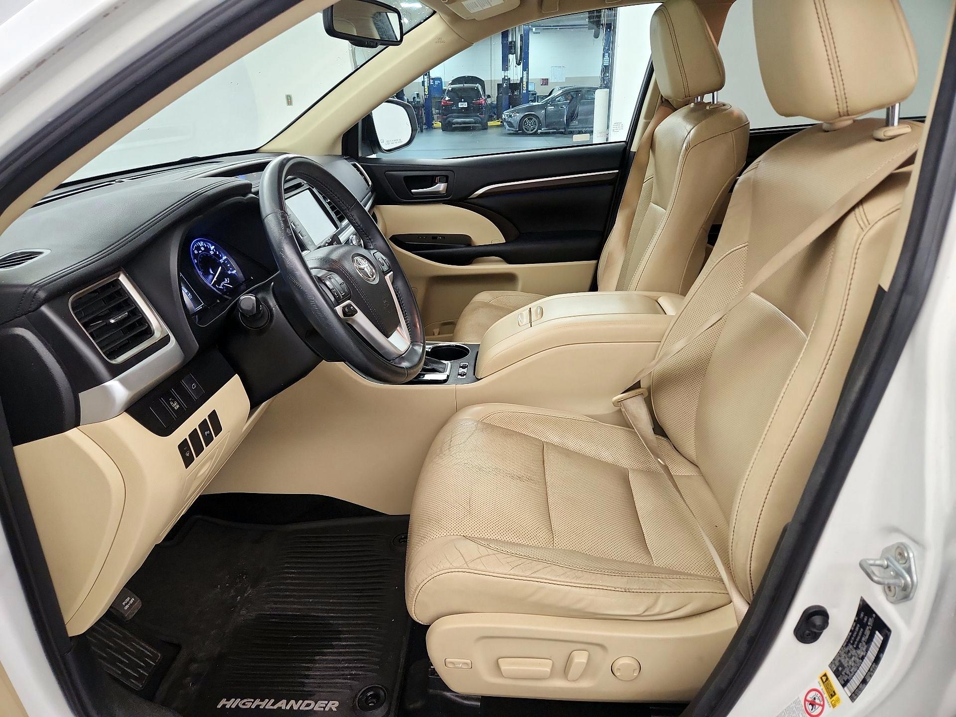 Thumbnail: 2016 Toyota Highlander - 11