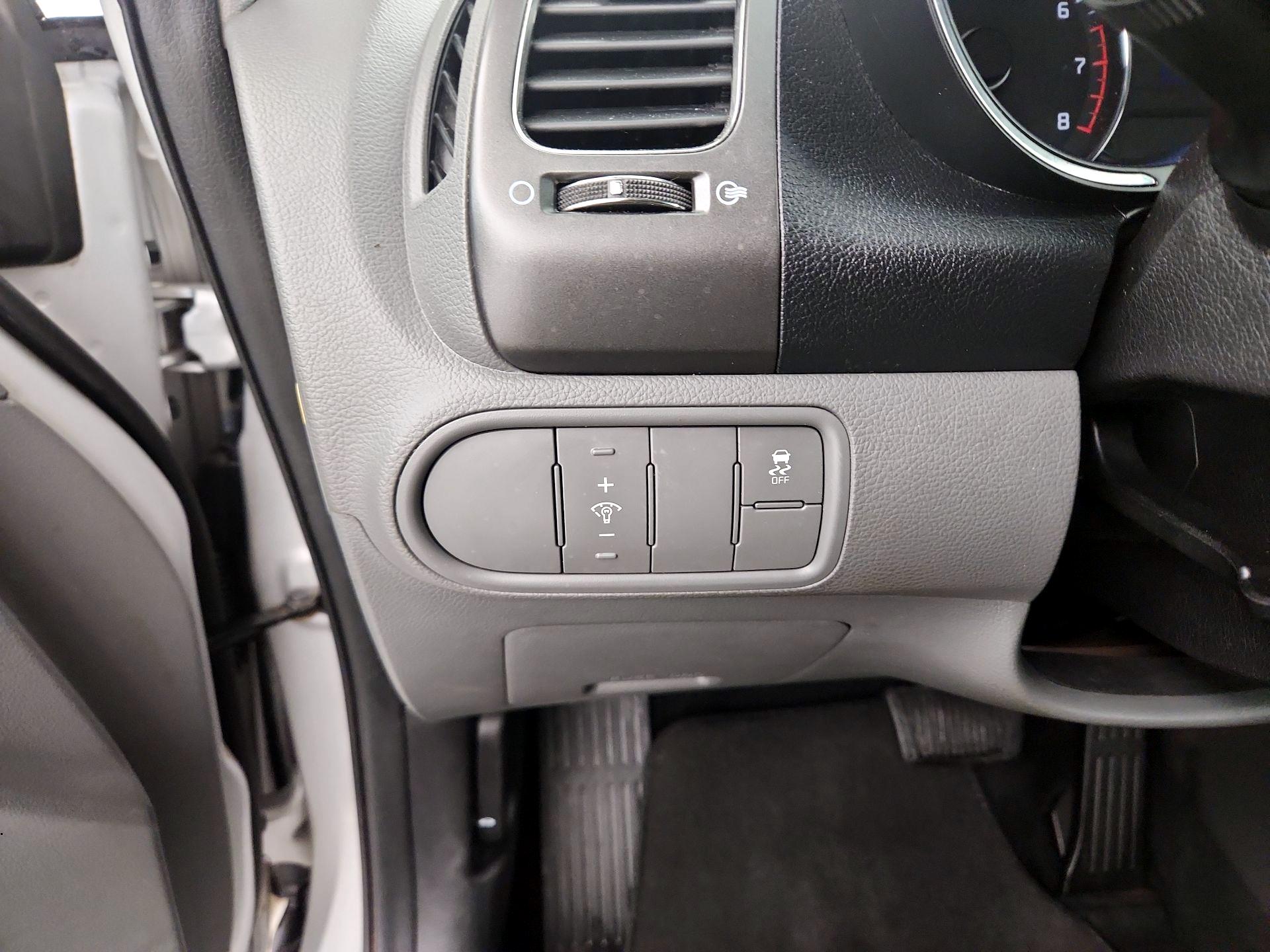 Thumbnail: 2017 Kia Forte - 13