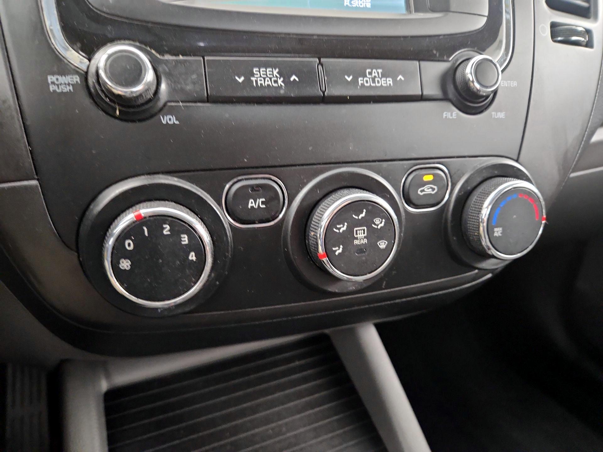 Thumbnail: 2017 Kia Forte - 16