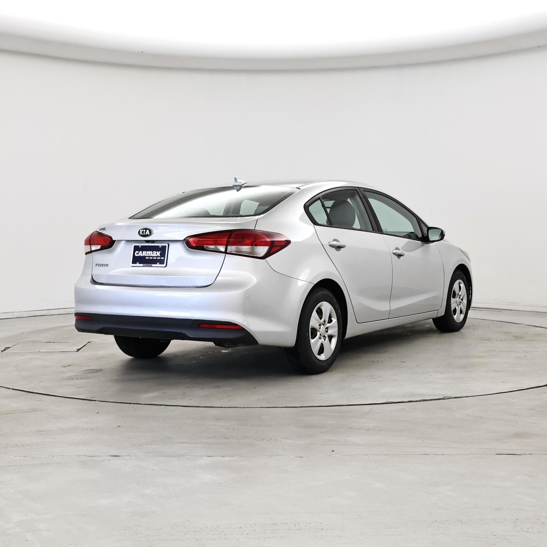 Thumbnail: 2017 Kia Forte - 8