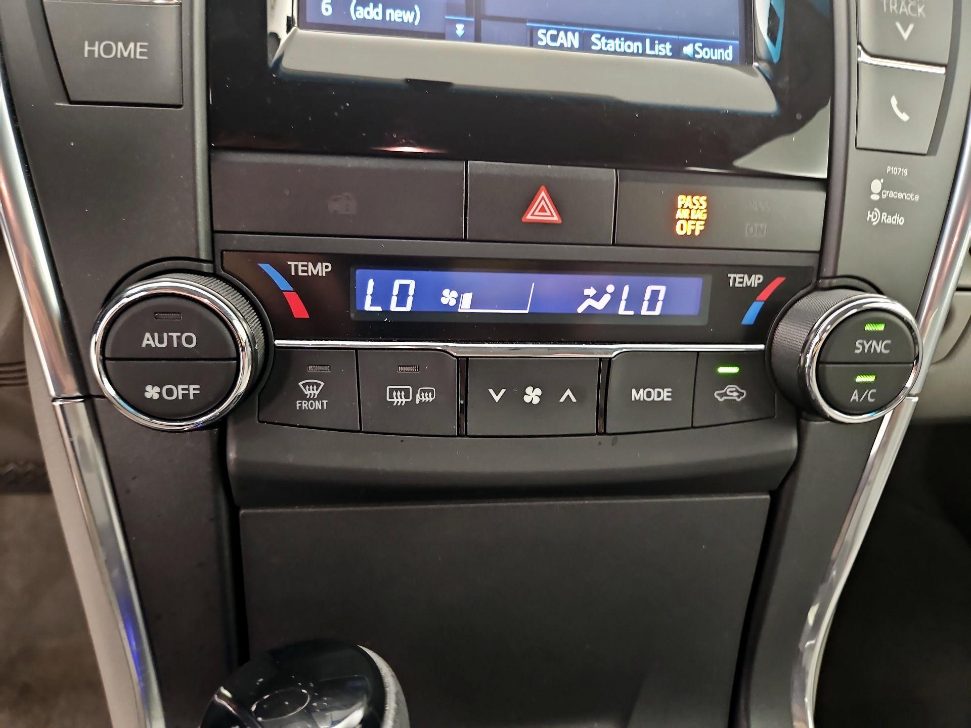 Thumbnail: 2015 Toyota Camry - 15