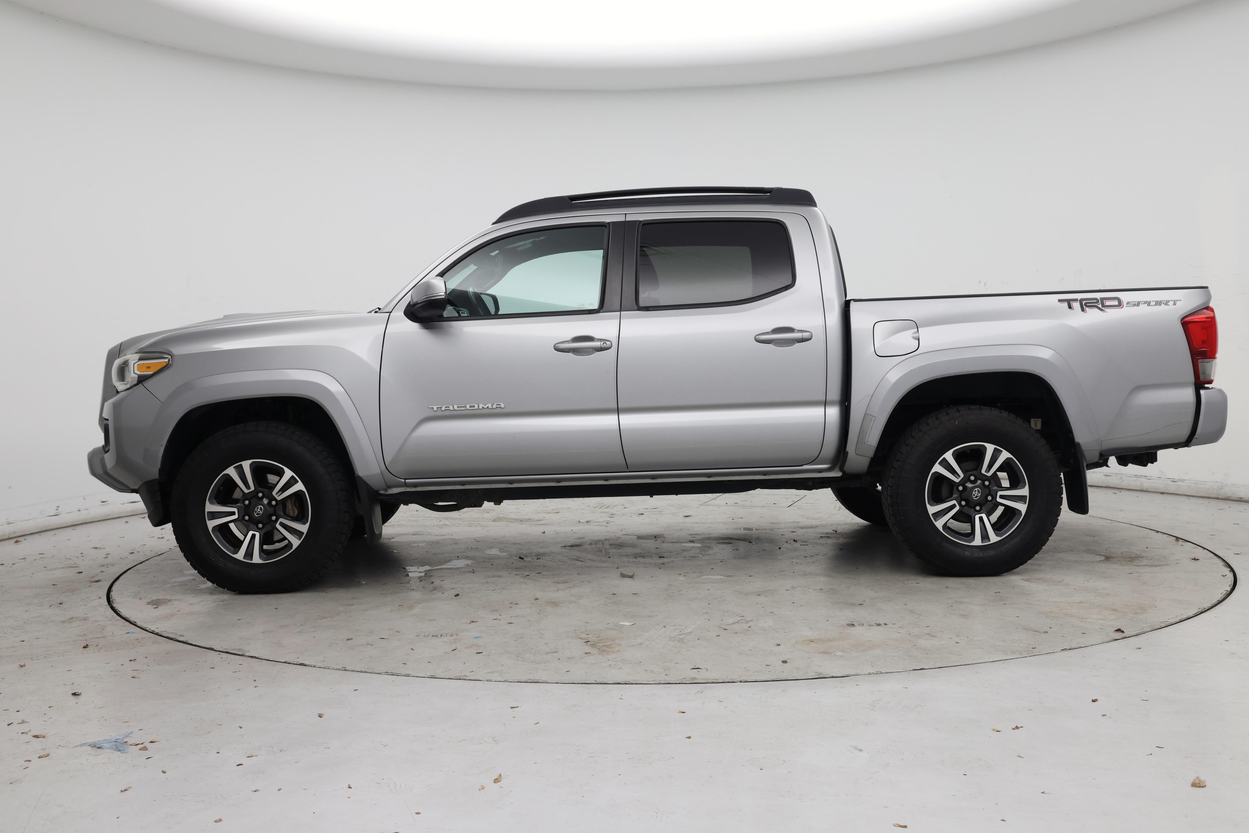 Thumbnail: 2017 Toyota Tacoma - 3