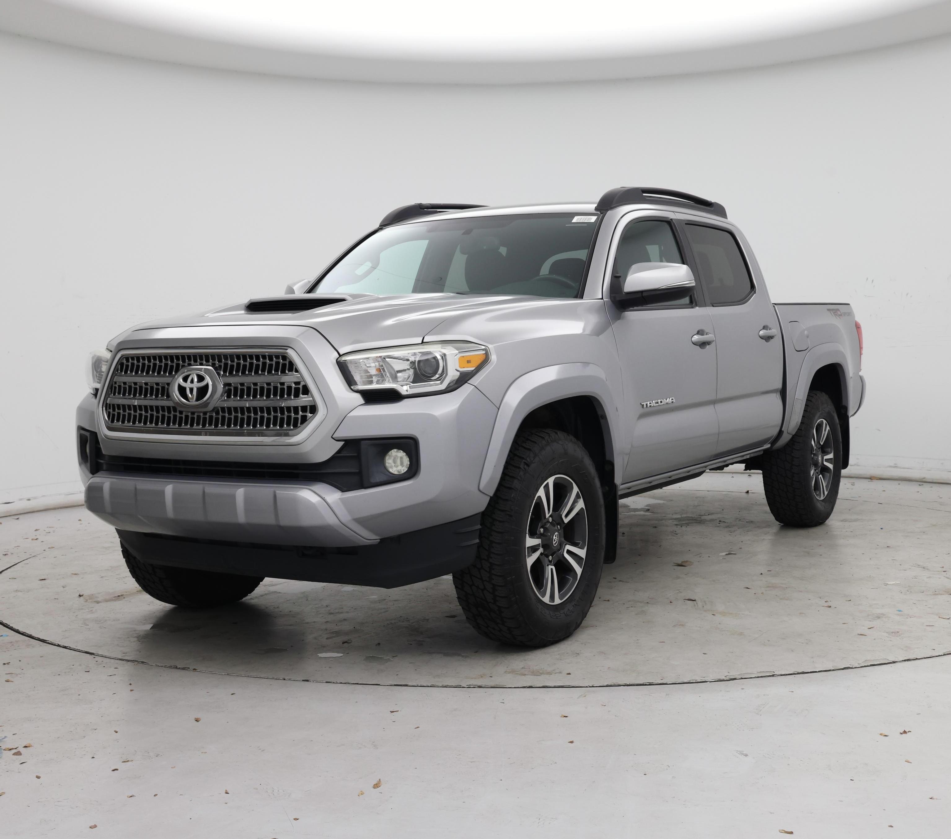 Thumbnail: 2017 Toyota Tacoma - 4