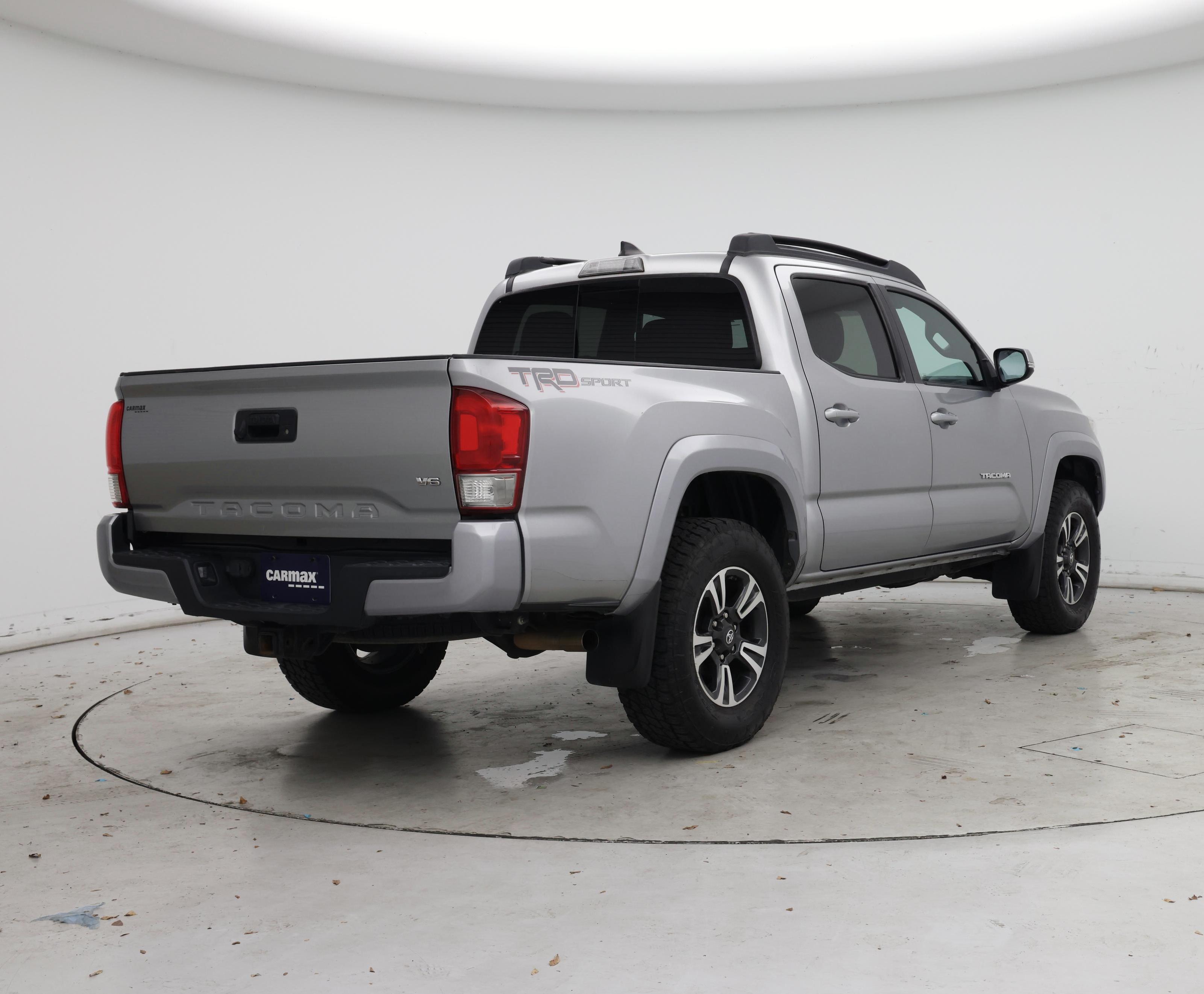 Thumbnail: 2017 Toyota Tacoma - 8