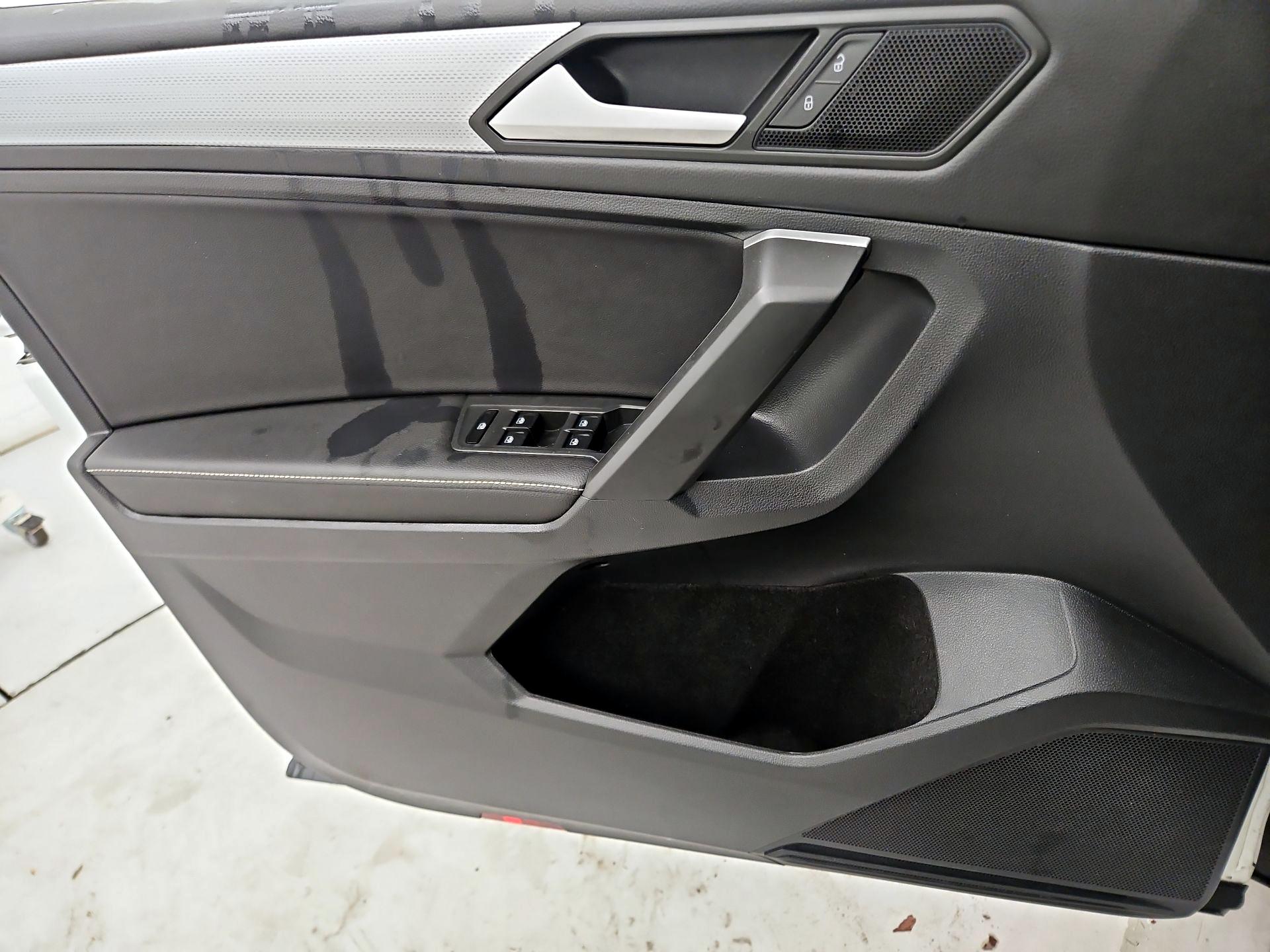 Thumbnail: 2023 Volkswagen Tiguan - 12