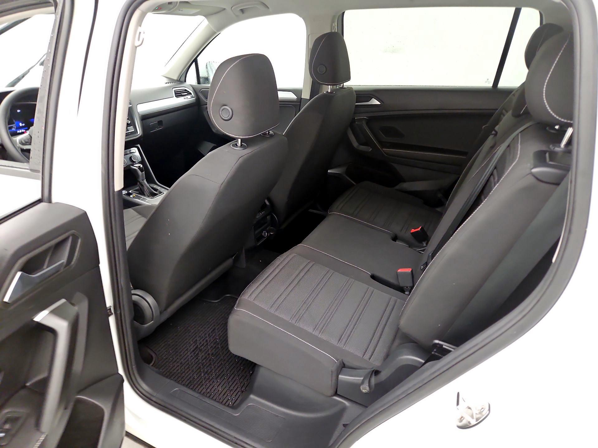 Thumbnail: 2023 Volkswagen Tiguan - 19