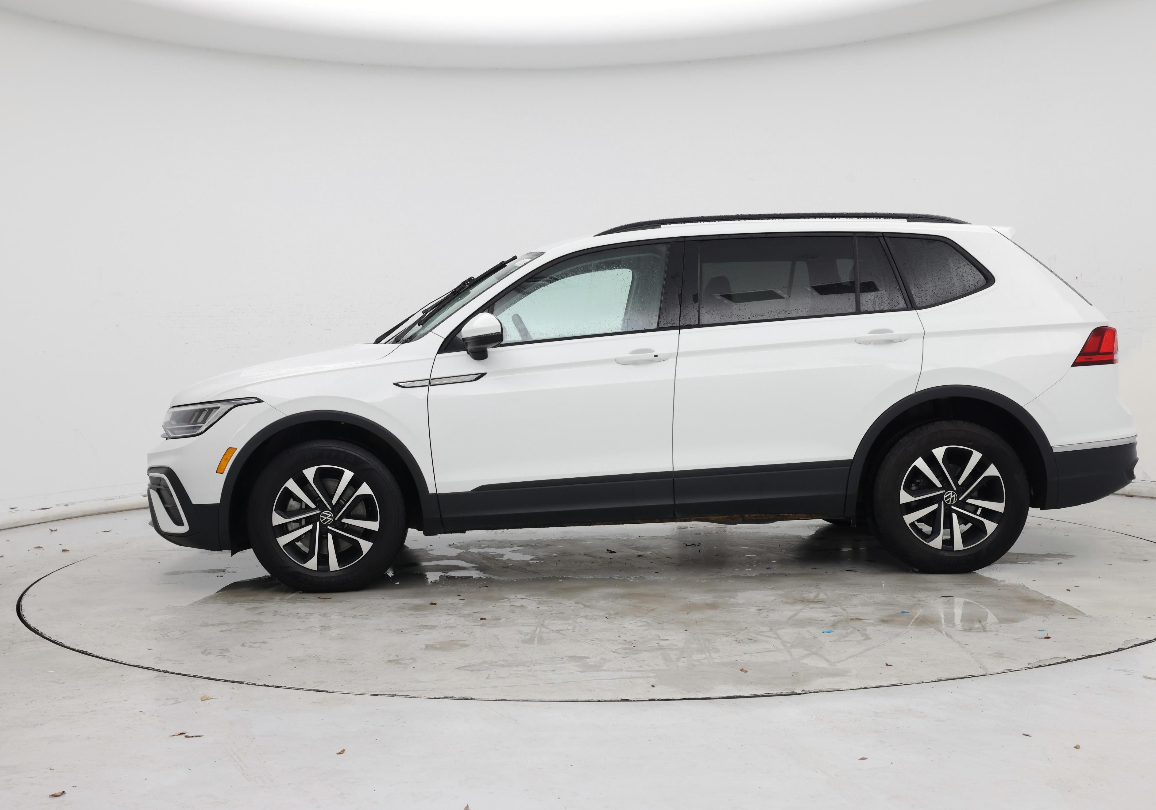 Thumbnail: 2023 Volkswagen Tiguan - 3
