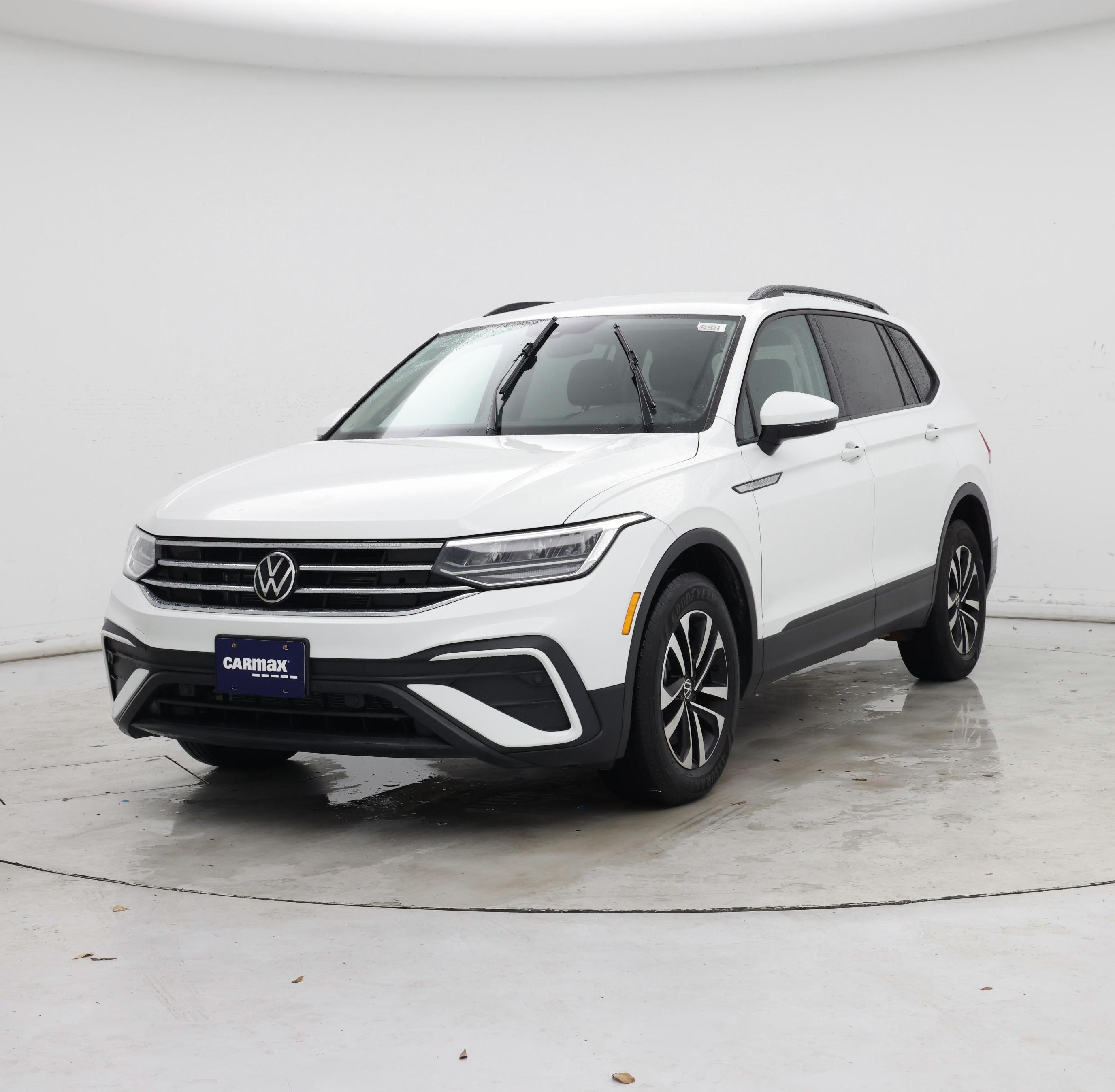 Thumbnail: 2023 Volkswagen Tiguan - 4