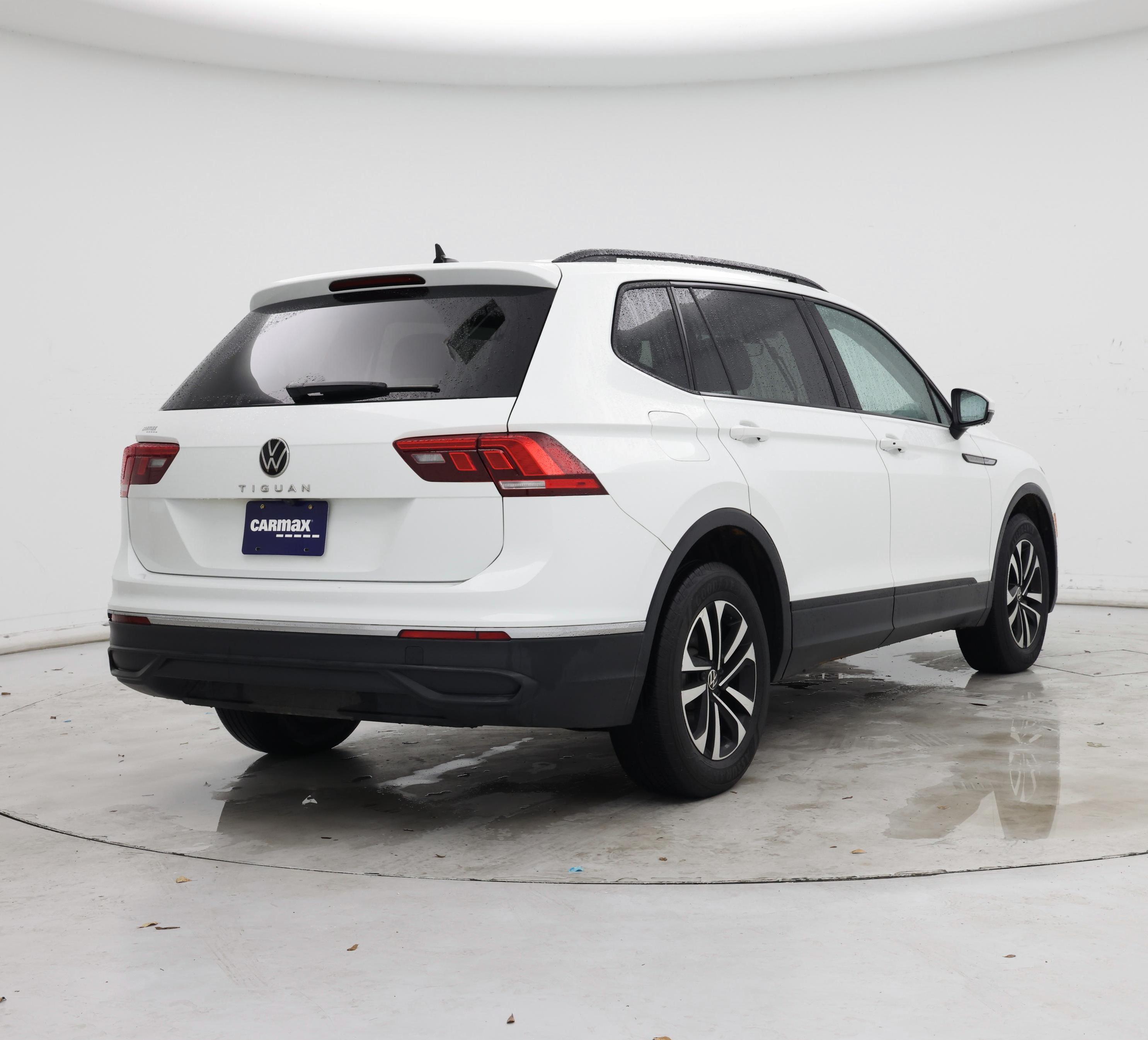 Thumbnail: 2023 Volkswagen Tiguan - 8