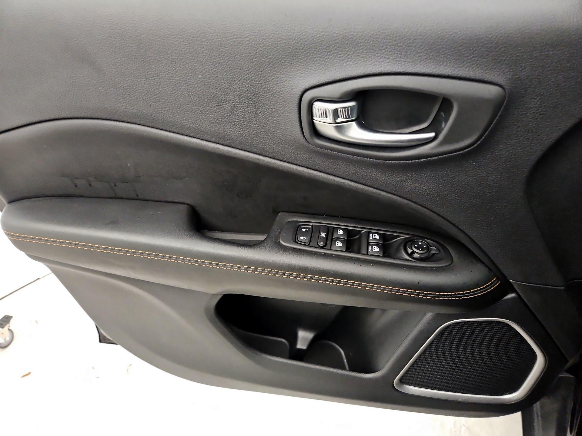 Thumbnail: 2020 Jeep Compass - 12