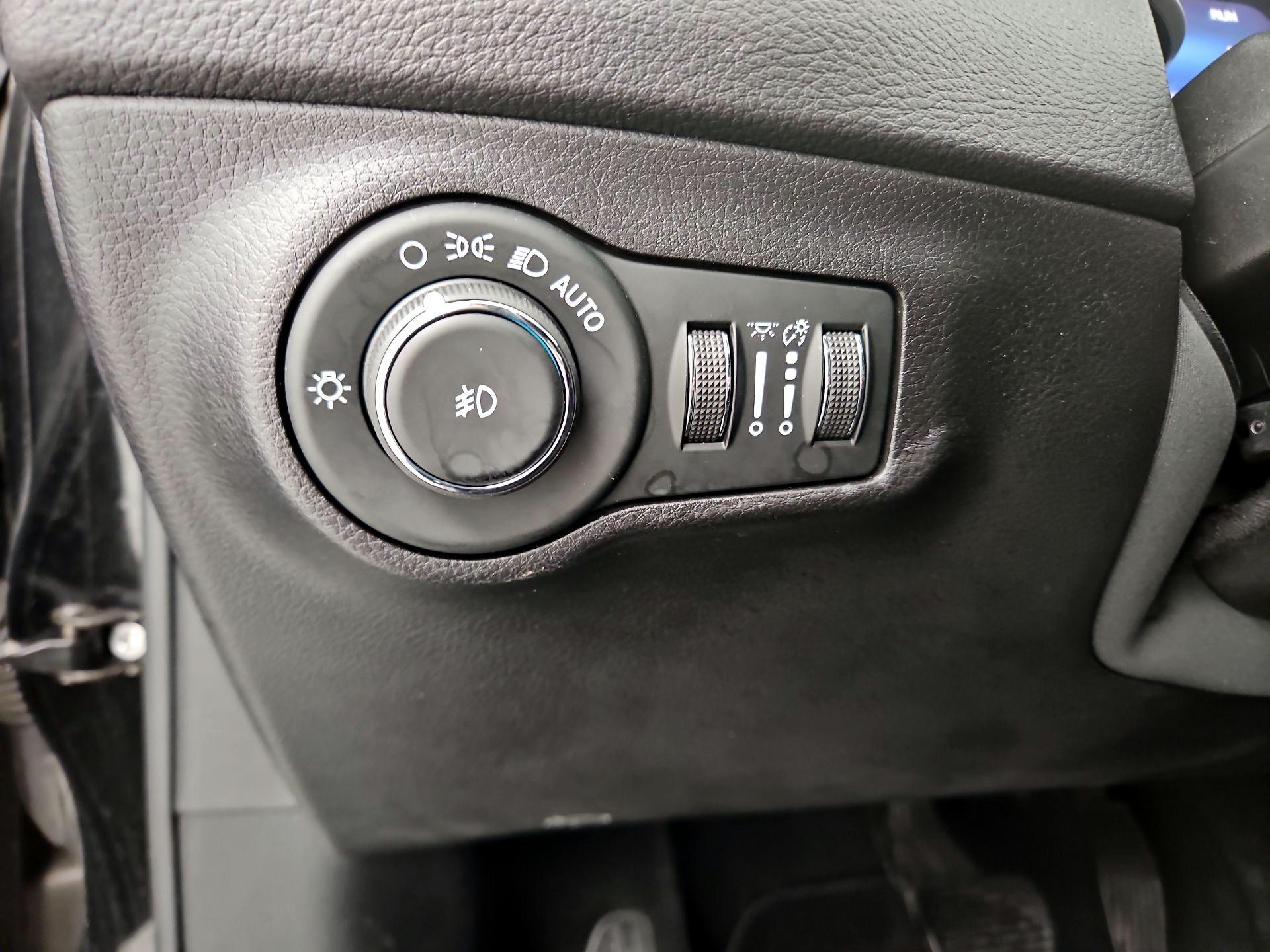 Thumbnail: 2020 Jeep Compass - 13