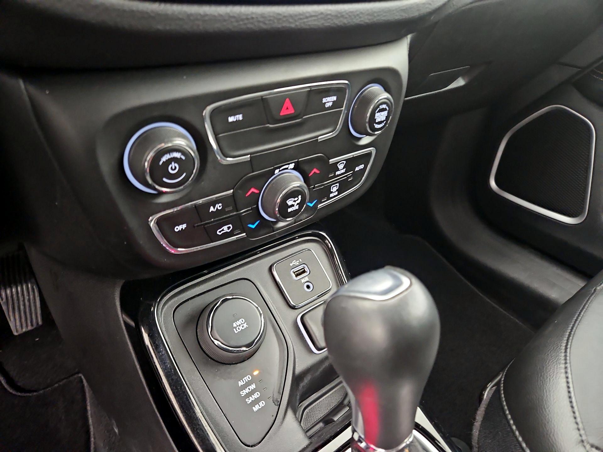 Thumbnail: 2020 Jeep Compass - 16