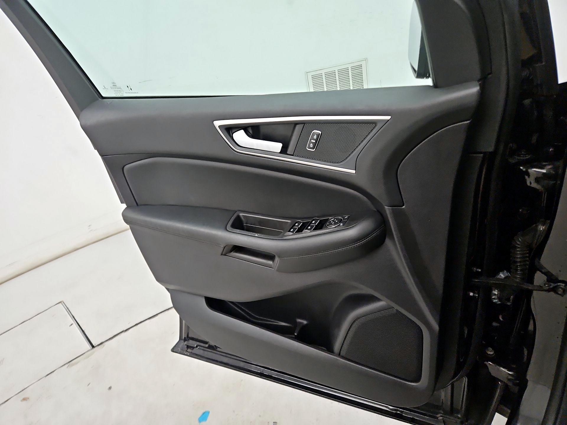 Thumbnail: 2021 Ford Edge - 12