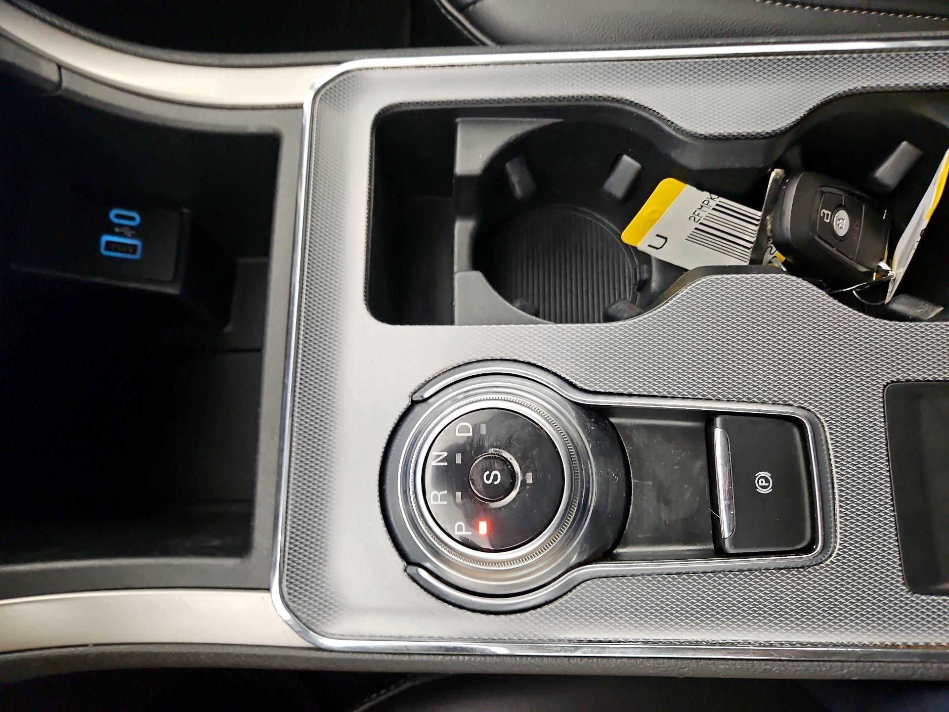 Thumbnail: 2021 Ford Edge - 17