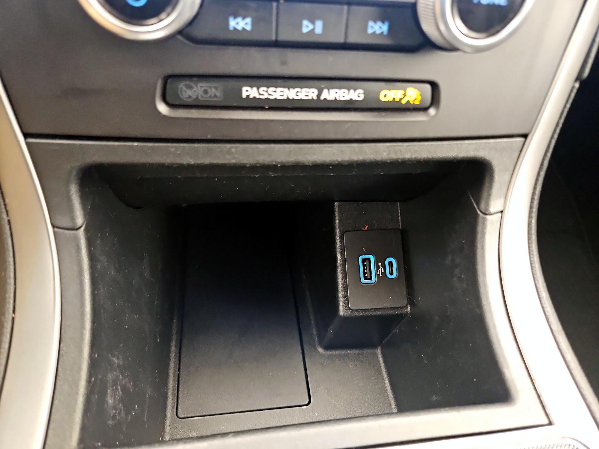 Thumbnail: 2021 Ford Edge - 18