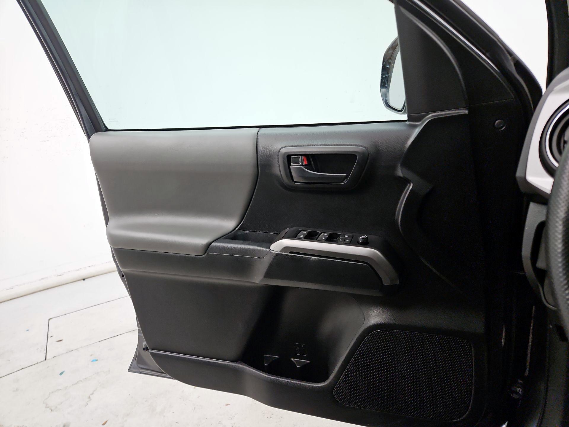 Thumbnail: 2021 Toyota Tacoma - 12