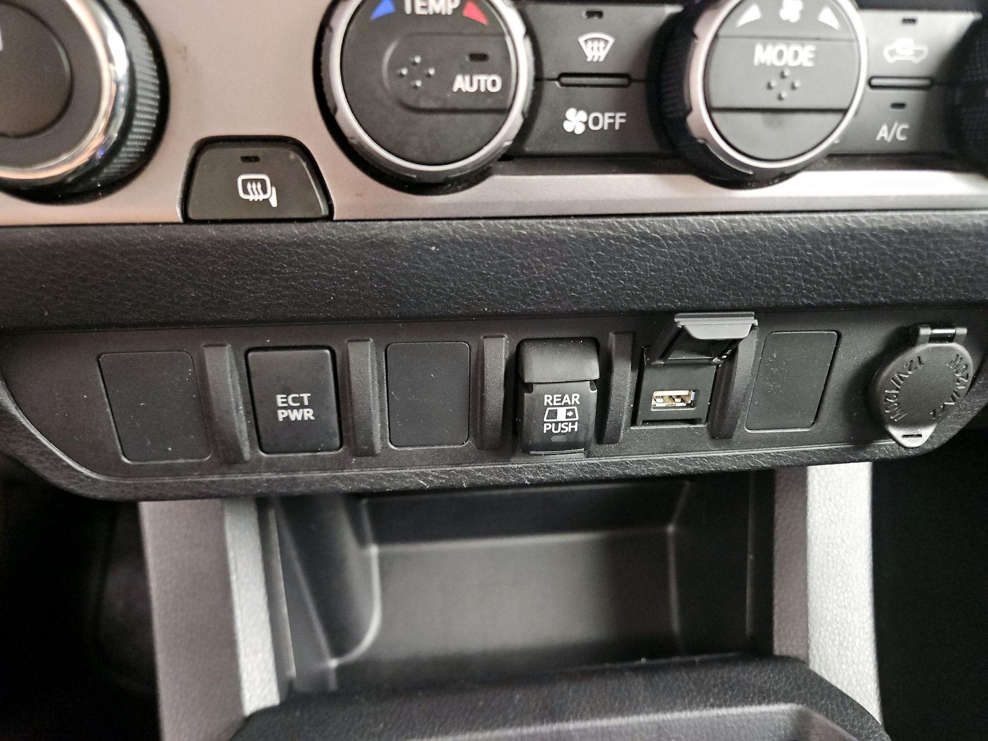 Thumbnail: 2021 Toyota Tacoma - 18