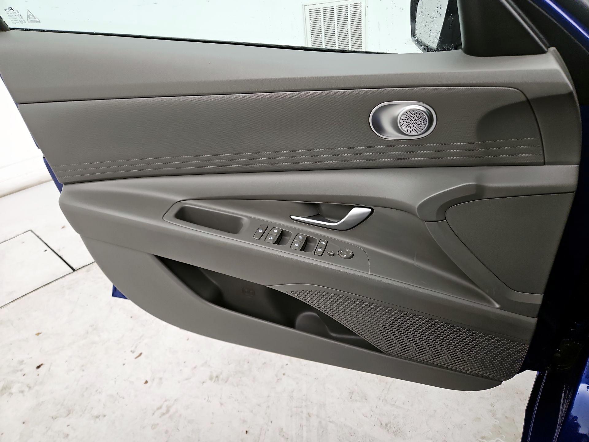 Thumbnail: 2023 Hyundai Elantra - 12