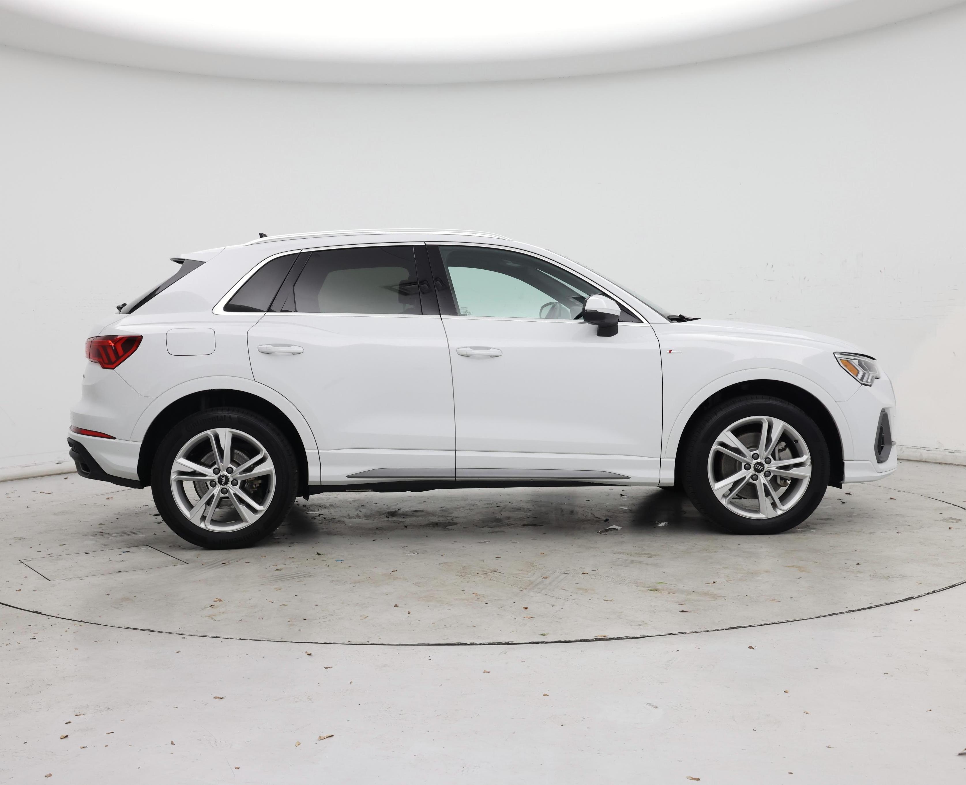 Thumbnail: 2023 Audi Q3 - 7