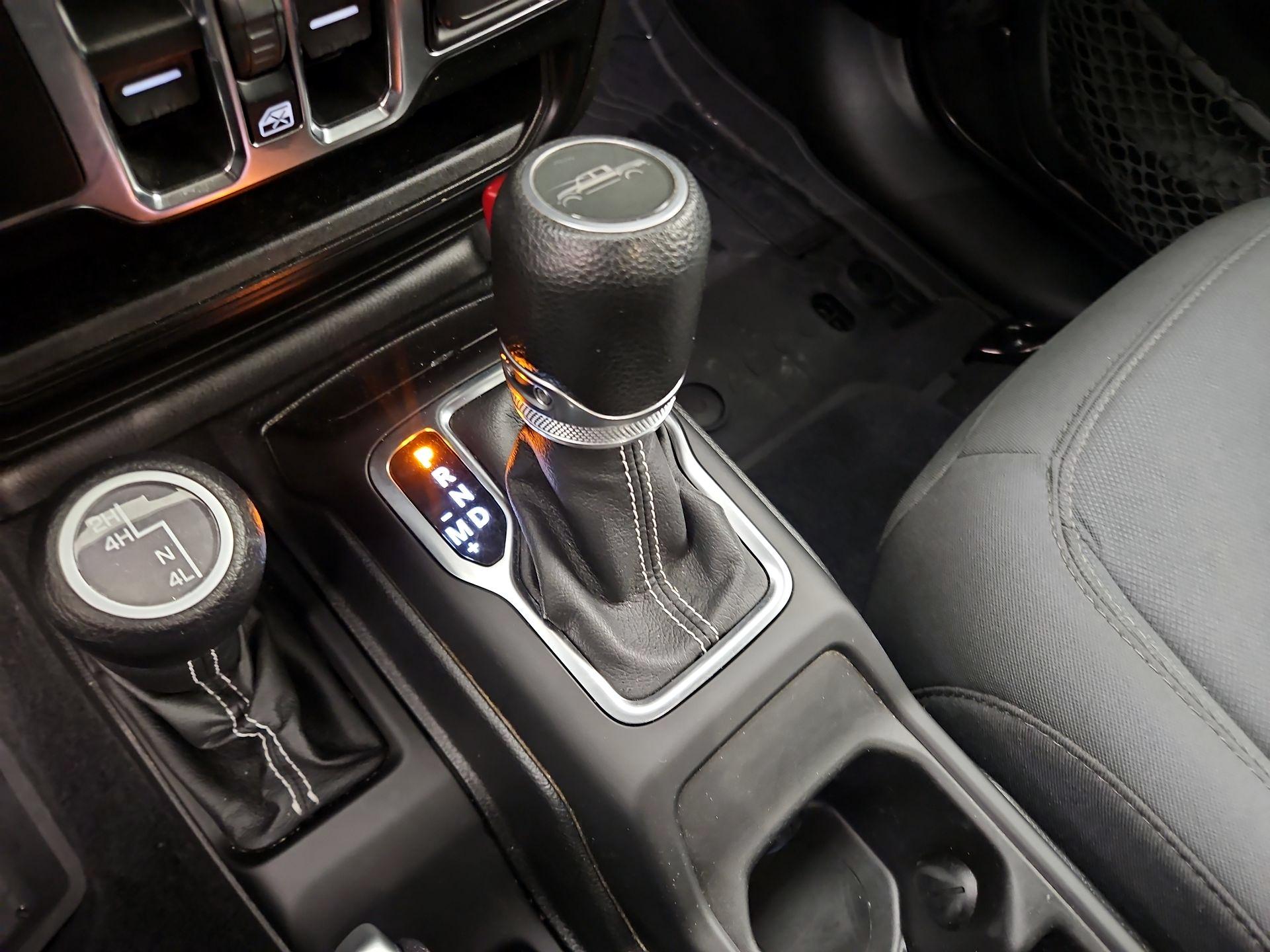 Thumbnail: 2021 Jeep Gladiator - 17