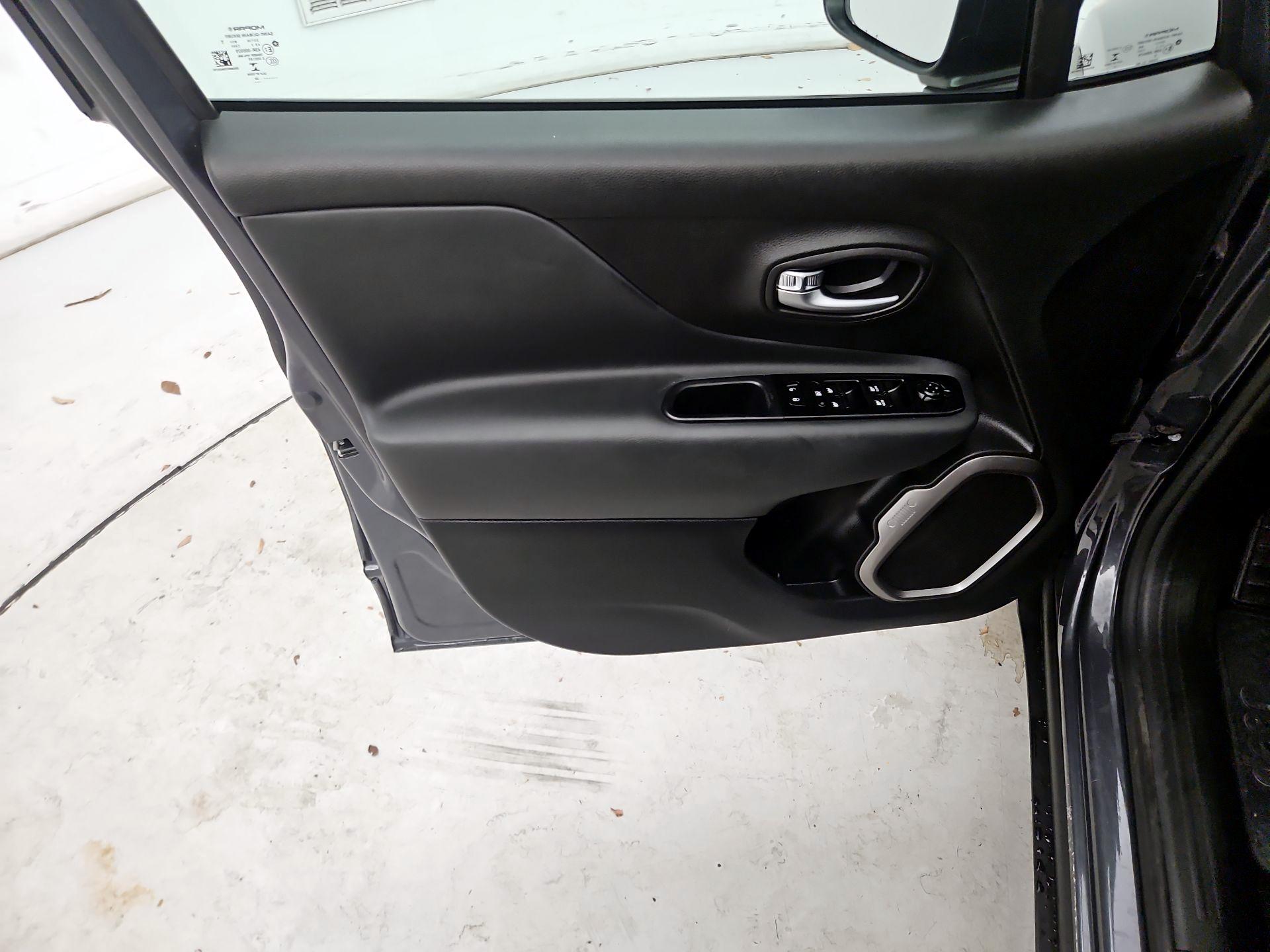 Thumbnail: 2022 Jeep Renegade - 12