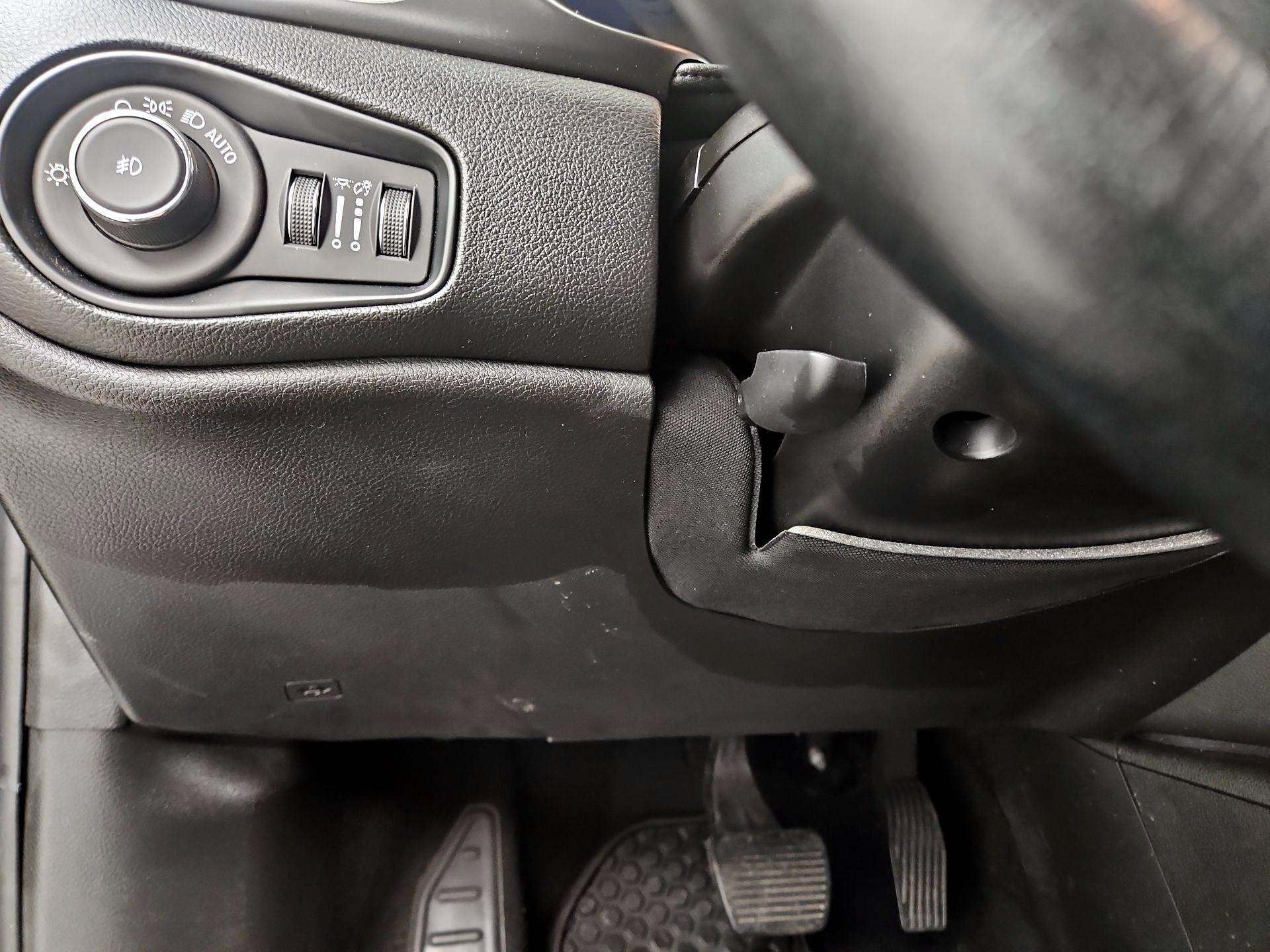 Thumbnail: 2022 Jeep Renegade - 13