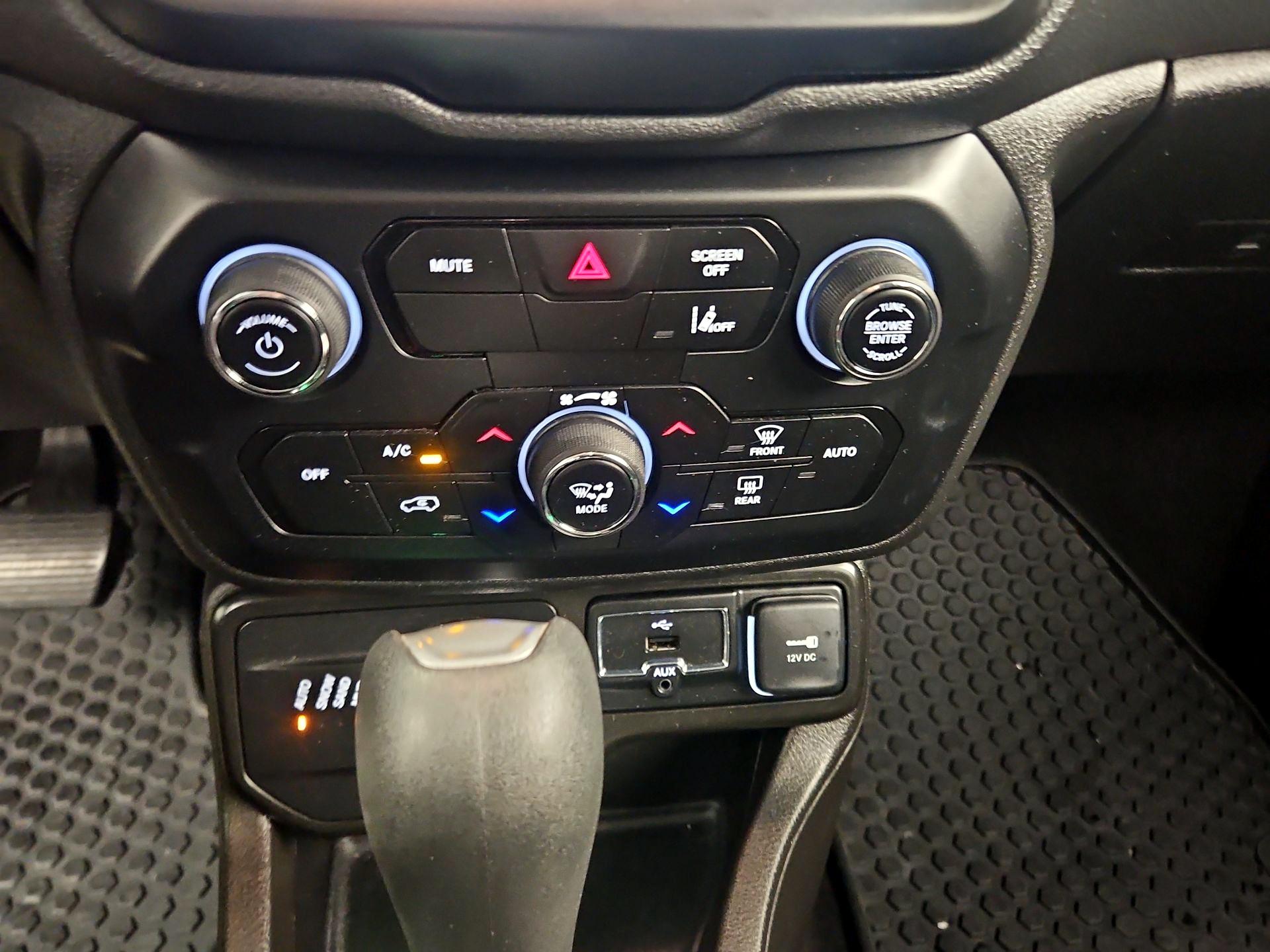 Thumbnail: 2022 Jeep Renegade - 16