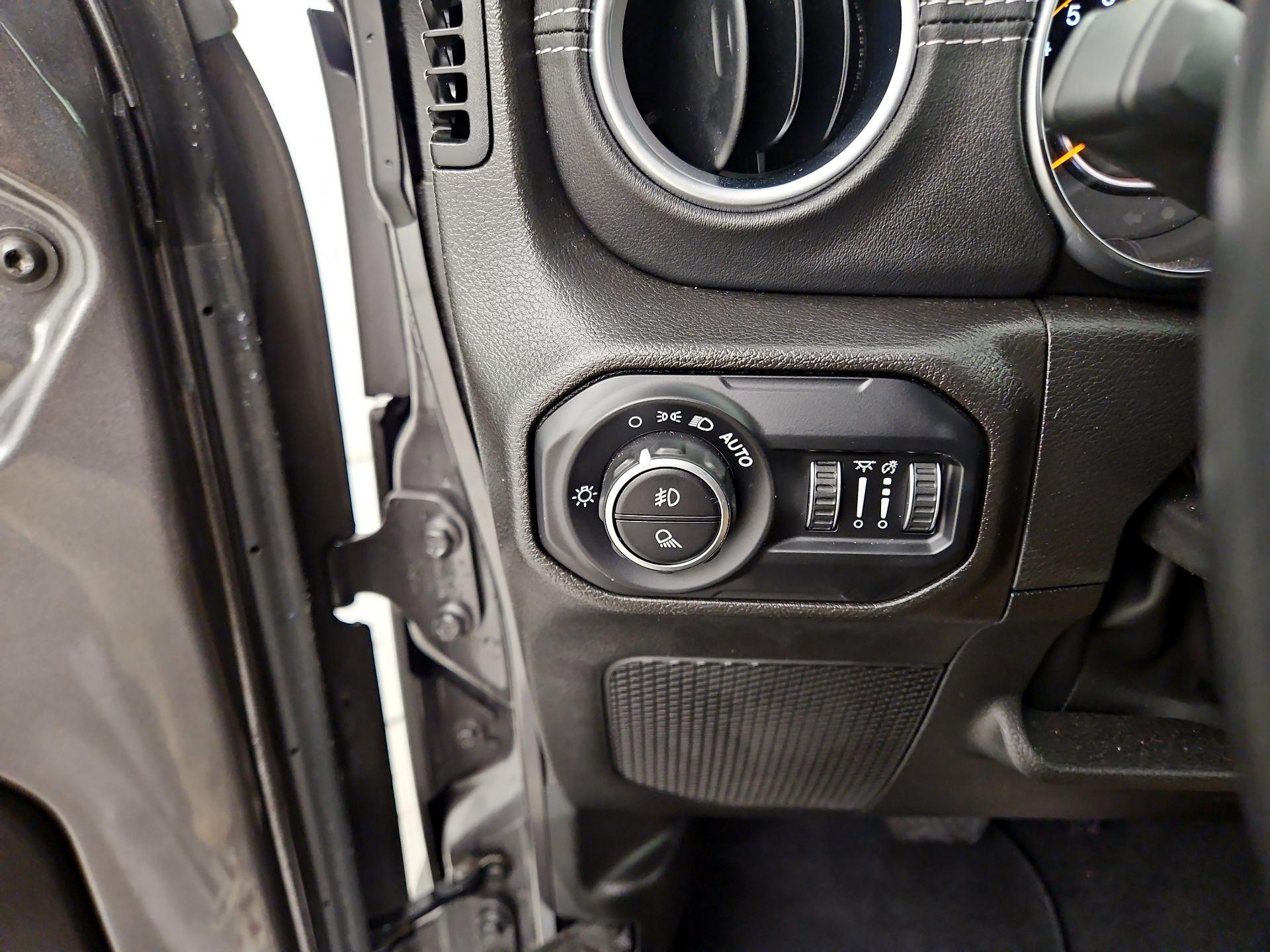 Thumbnail: 2022 Jeep Gladiator - 13