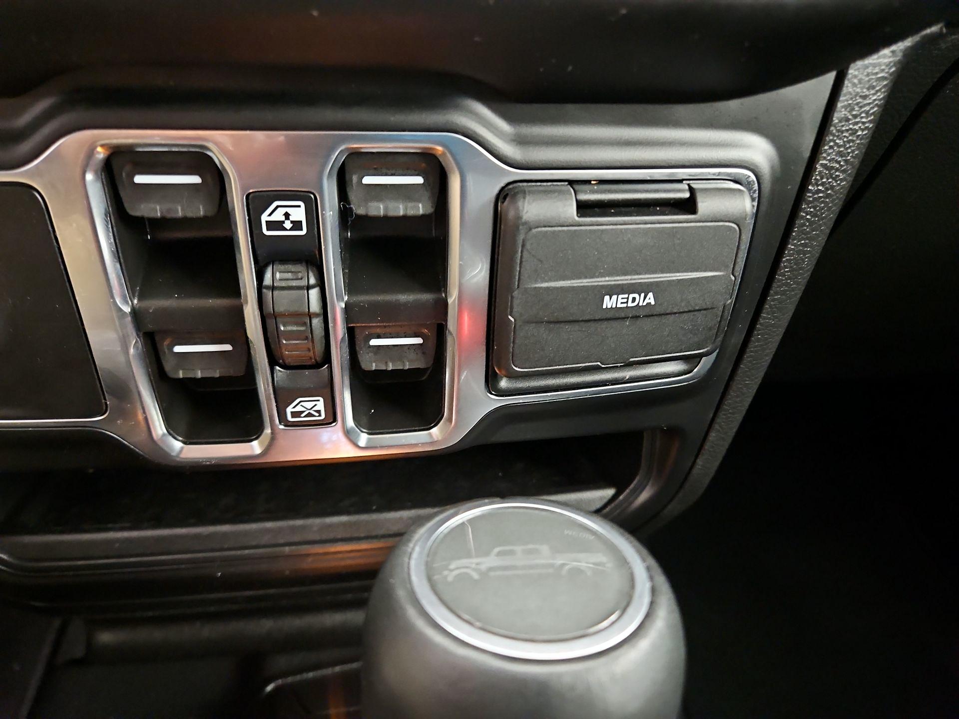 Thumbnail: 2022 Jeep Gladiator - 19