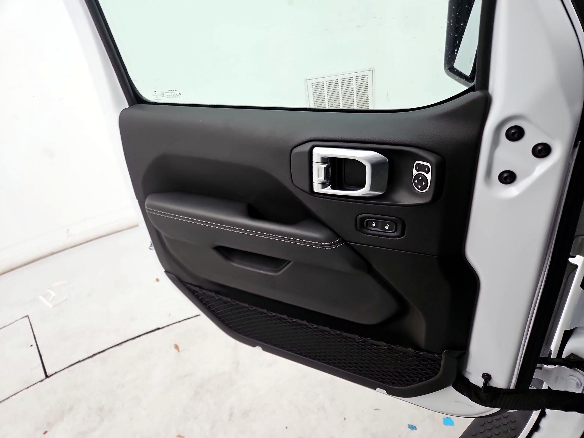 Thumbnail: 2022 Jeep Wrangler - 12