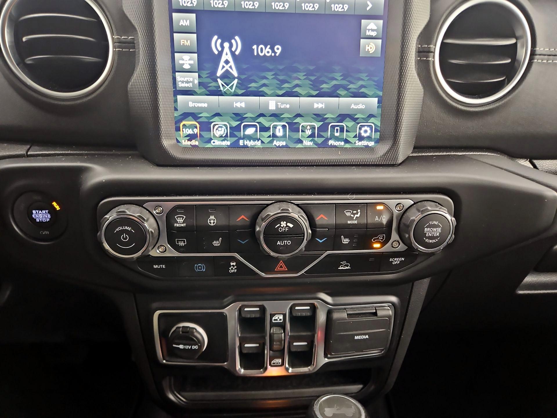 Thumbnail: 2022 Jeep Wrangler - 17