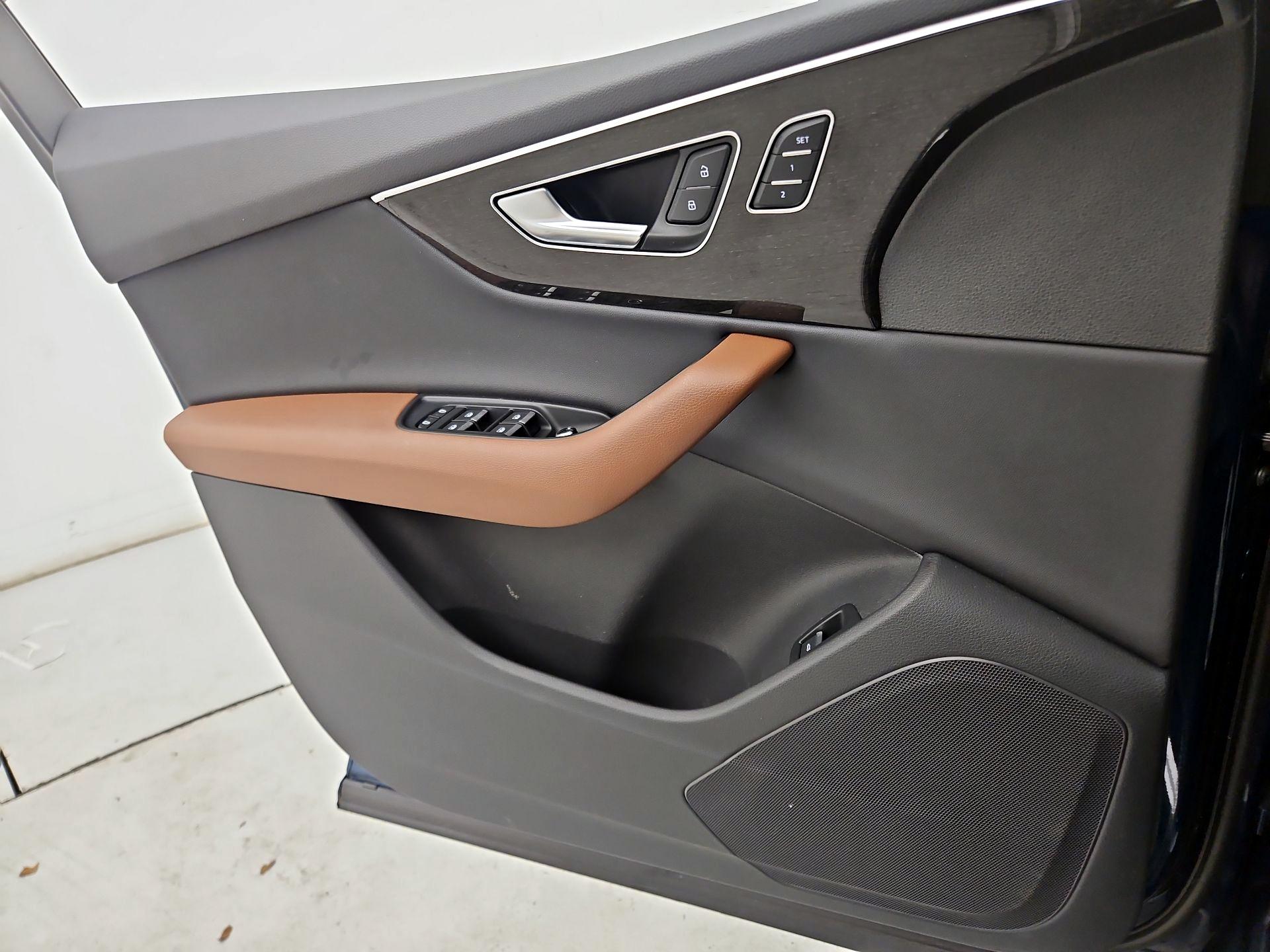 Thumbnail: 2022 Audi Q7 - 12