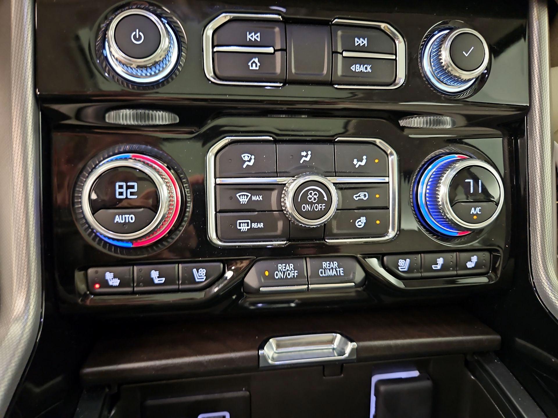 Thumbnail: 2024 GMC Yukon XL - 17