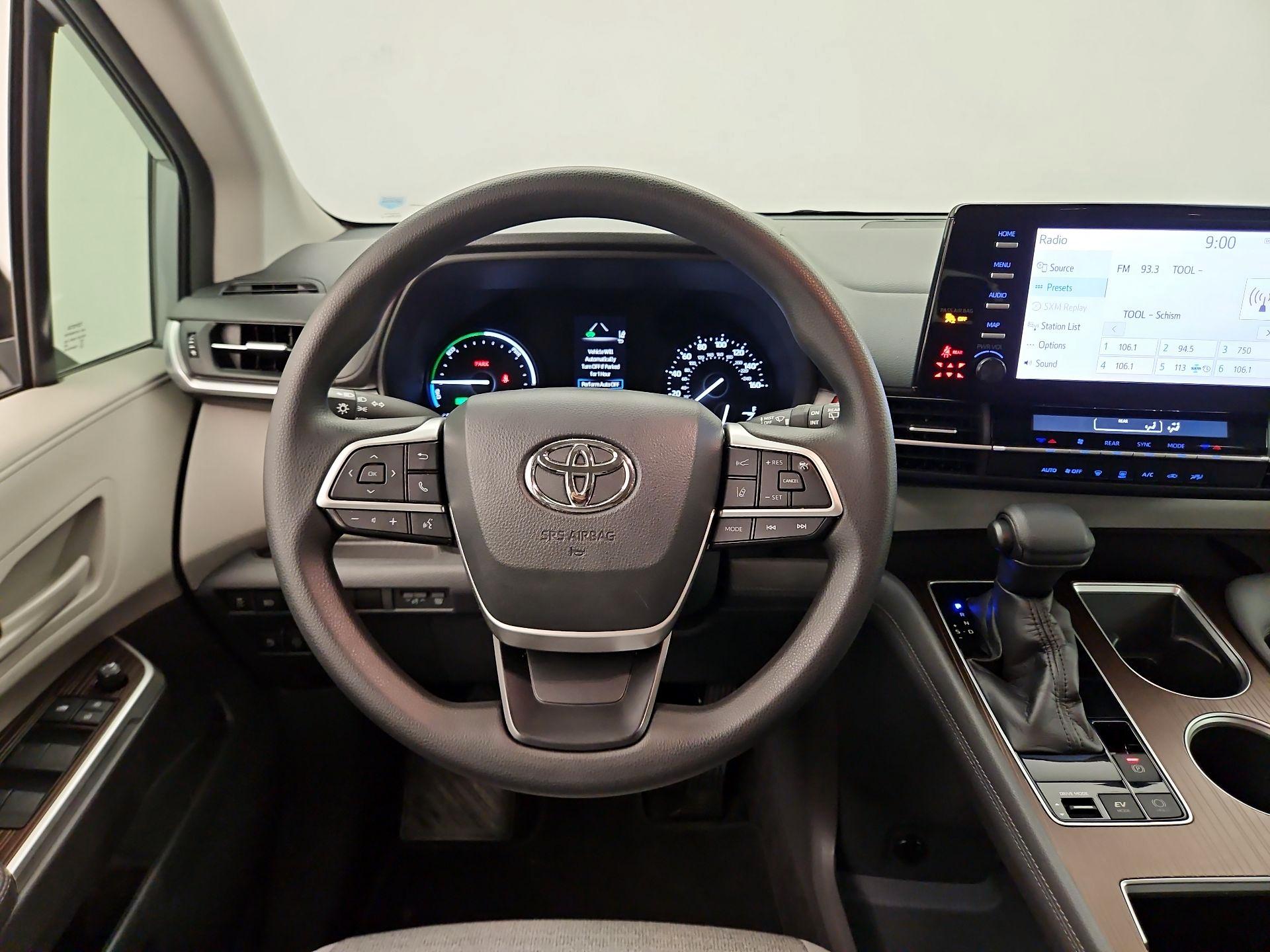 Thumbnail: 2021 Toyota Sienna - 10