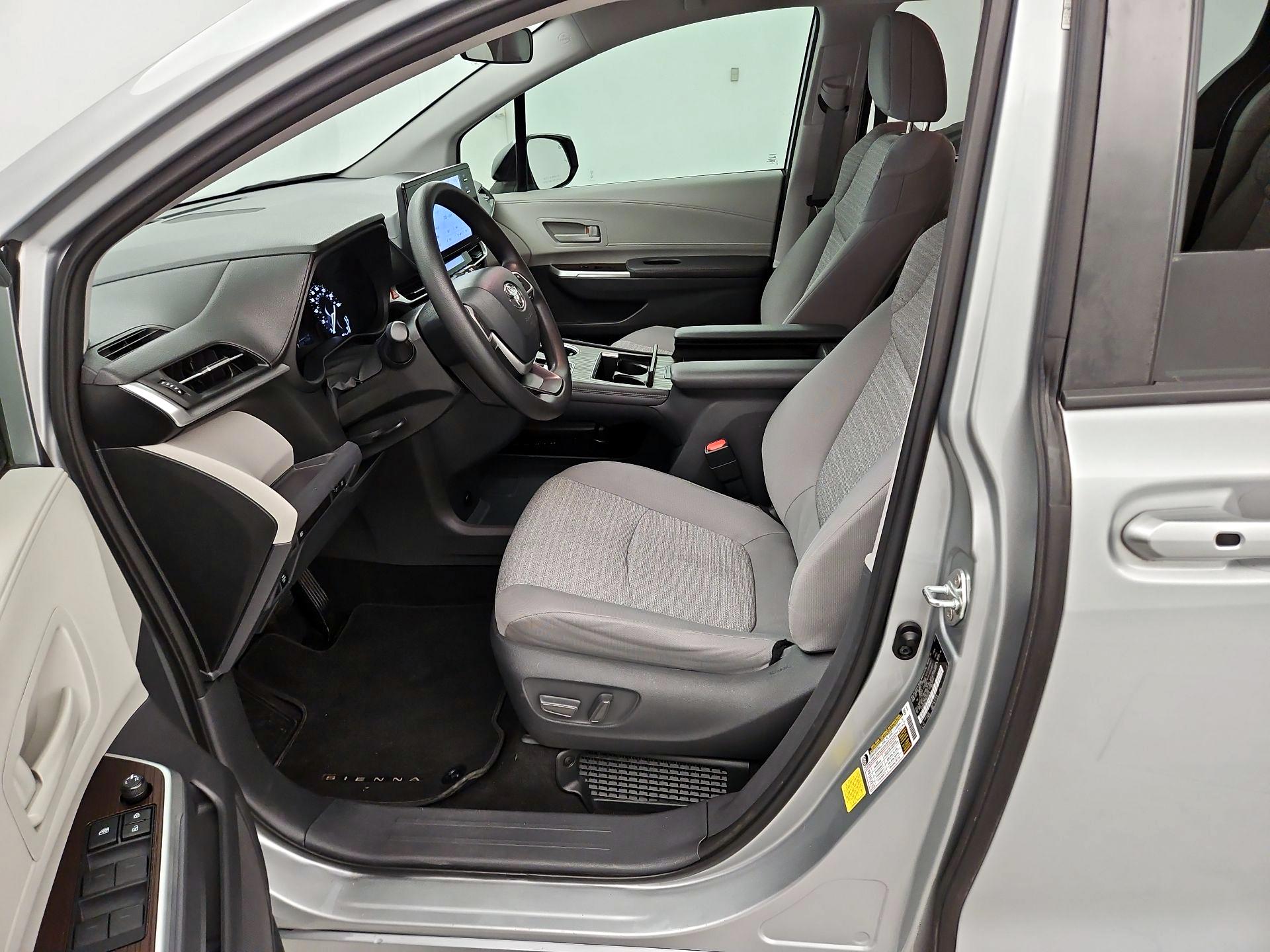 Thumbnail: 2021 Toyota Sienna - 11